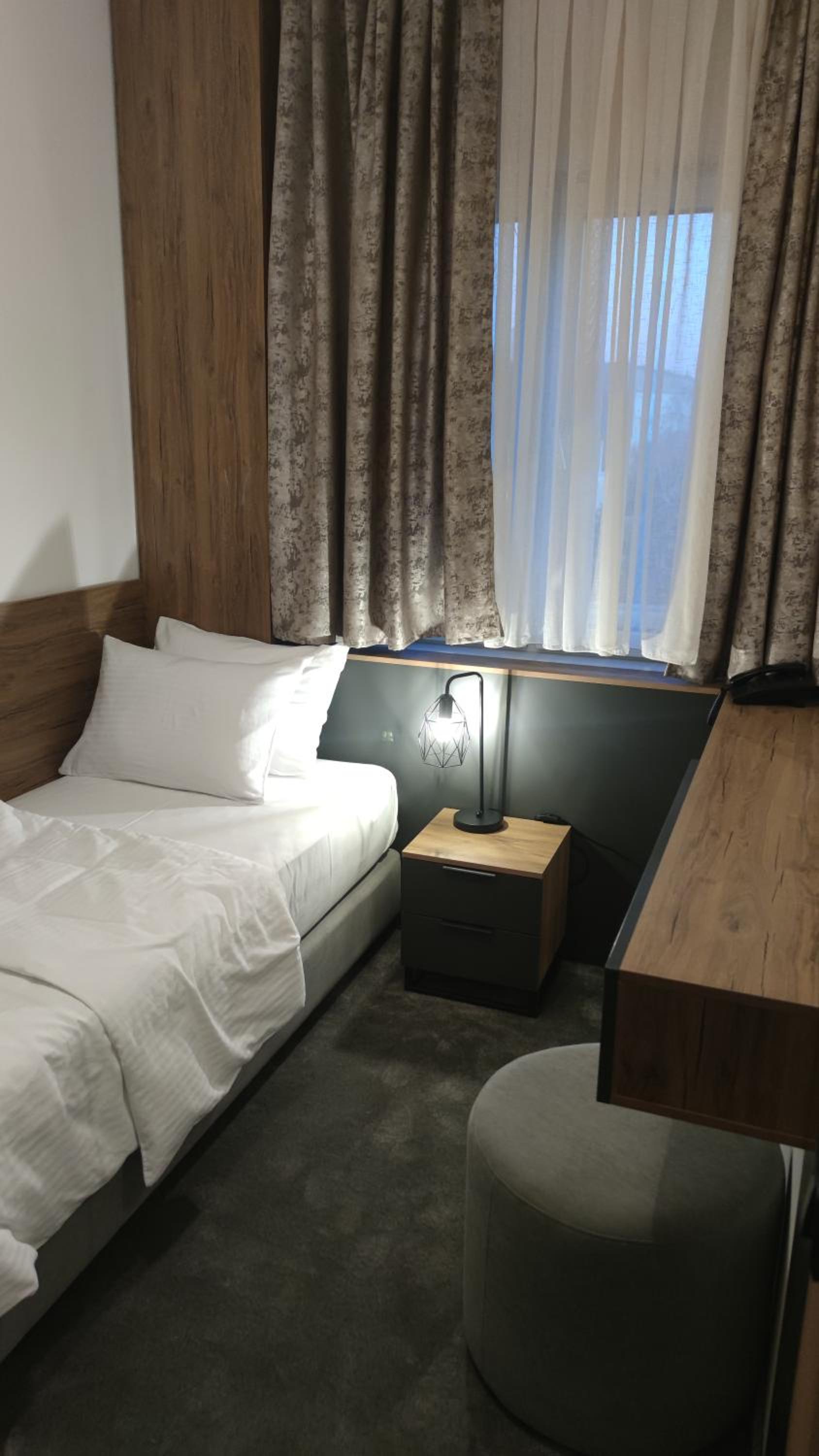 Single Room with Bathroom photo 2