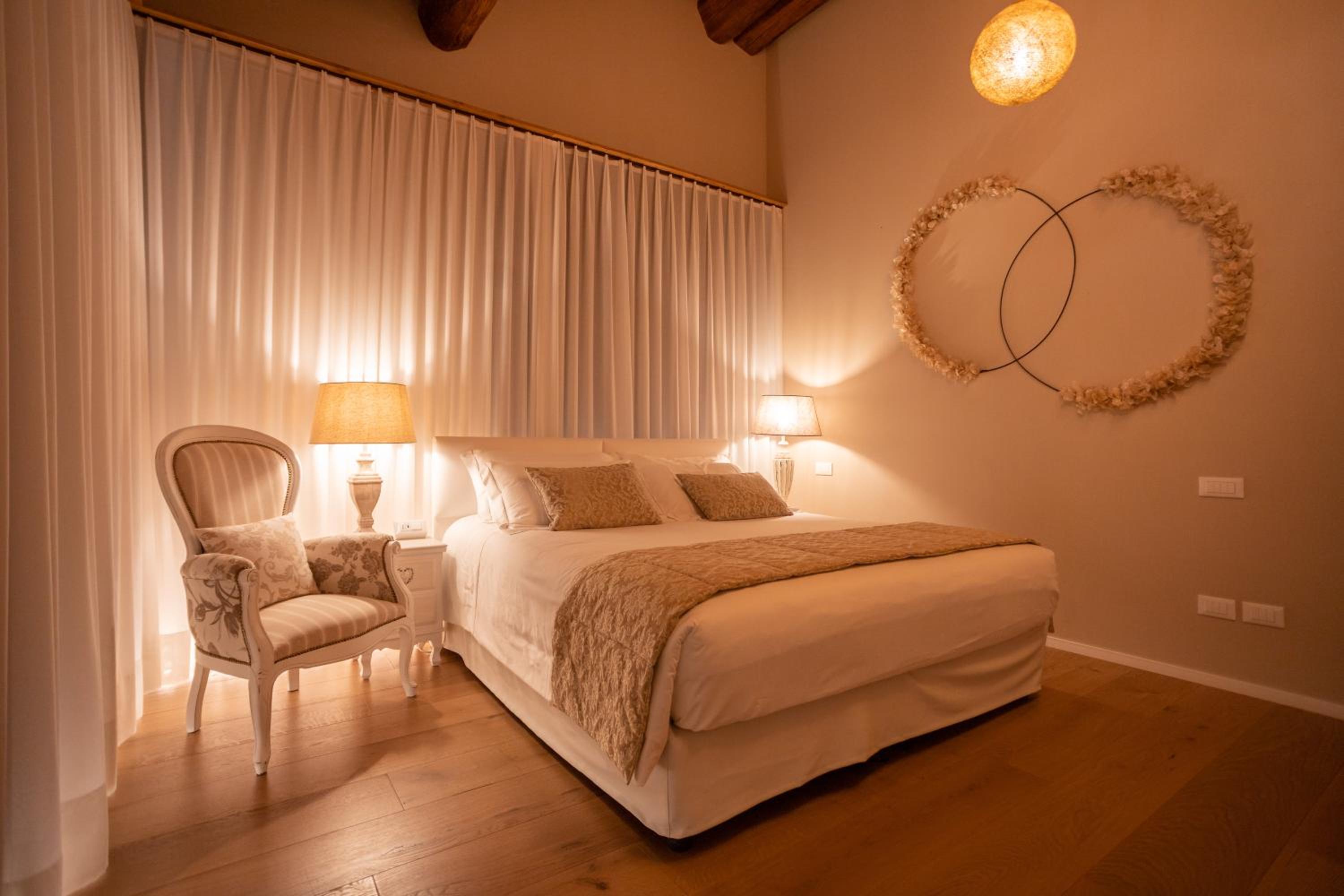 Superior King Room photo 1