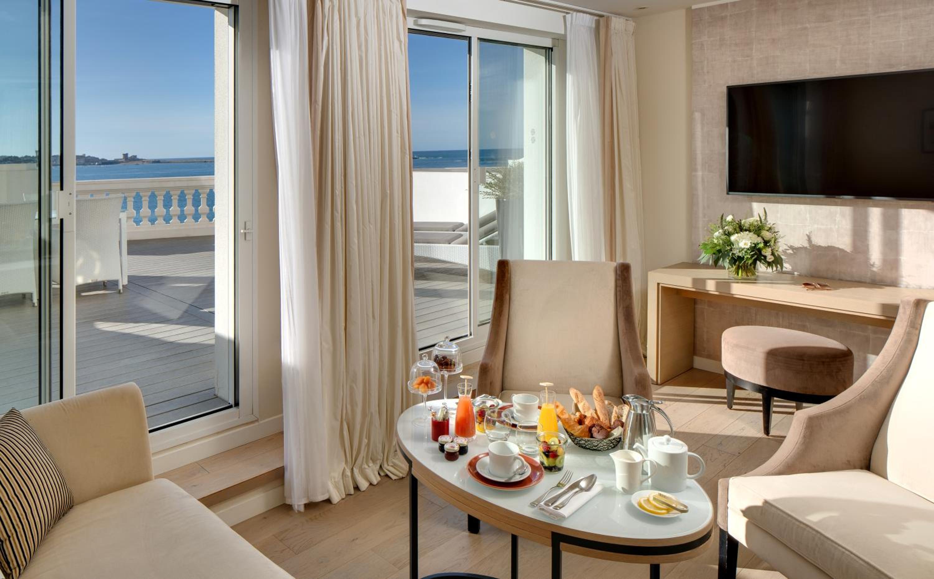 Junior Suite with Terrace - Free Spa Access - Photo 1