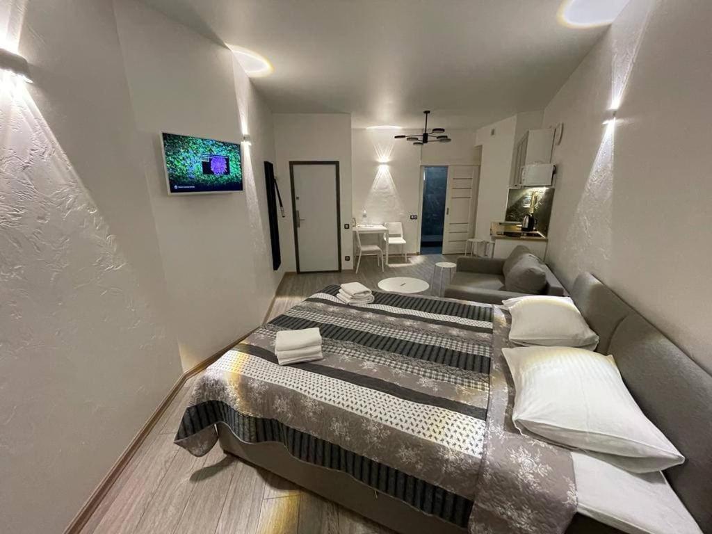 Deluxe King Room with Courtyard View
