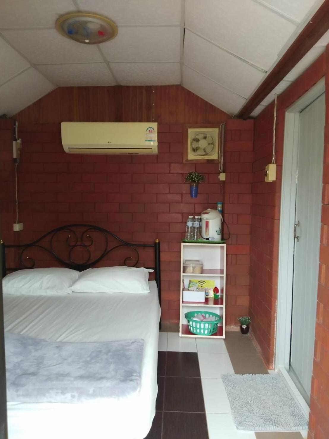 Double Room with Private Bathroom - Photo 1