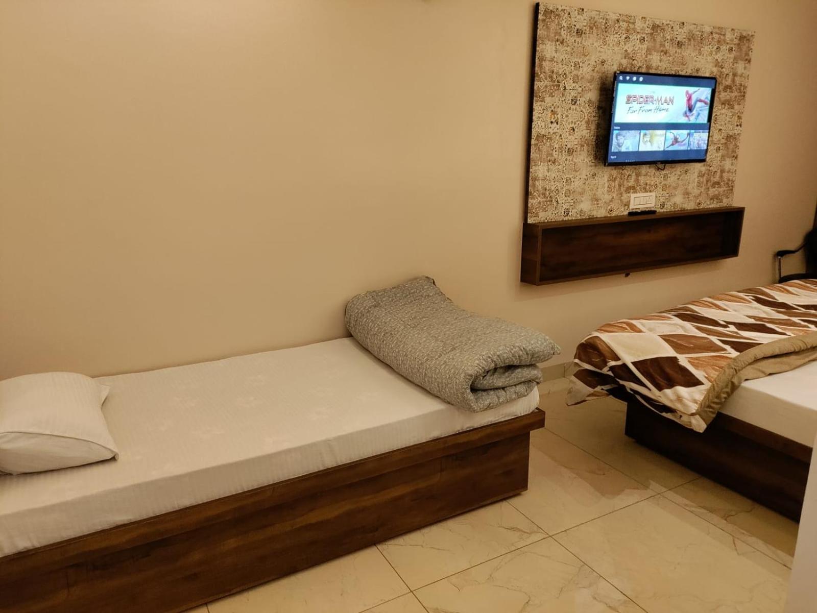 Family Room - Photo 4