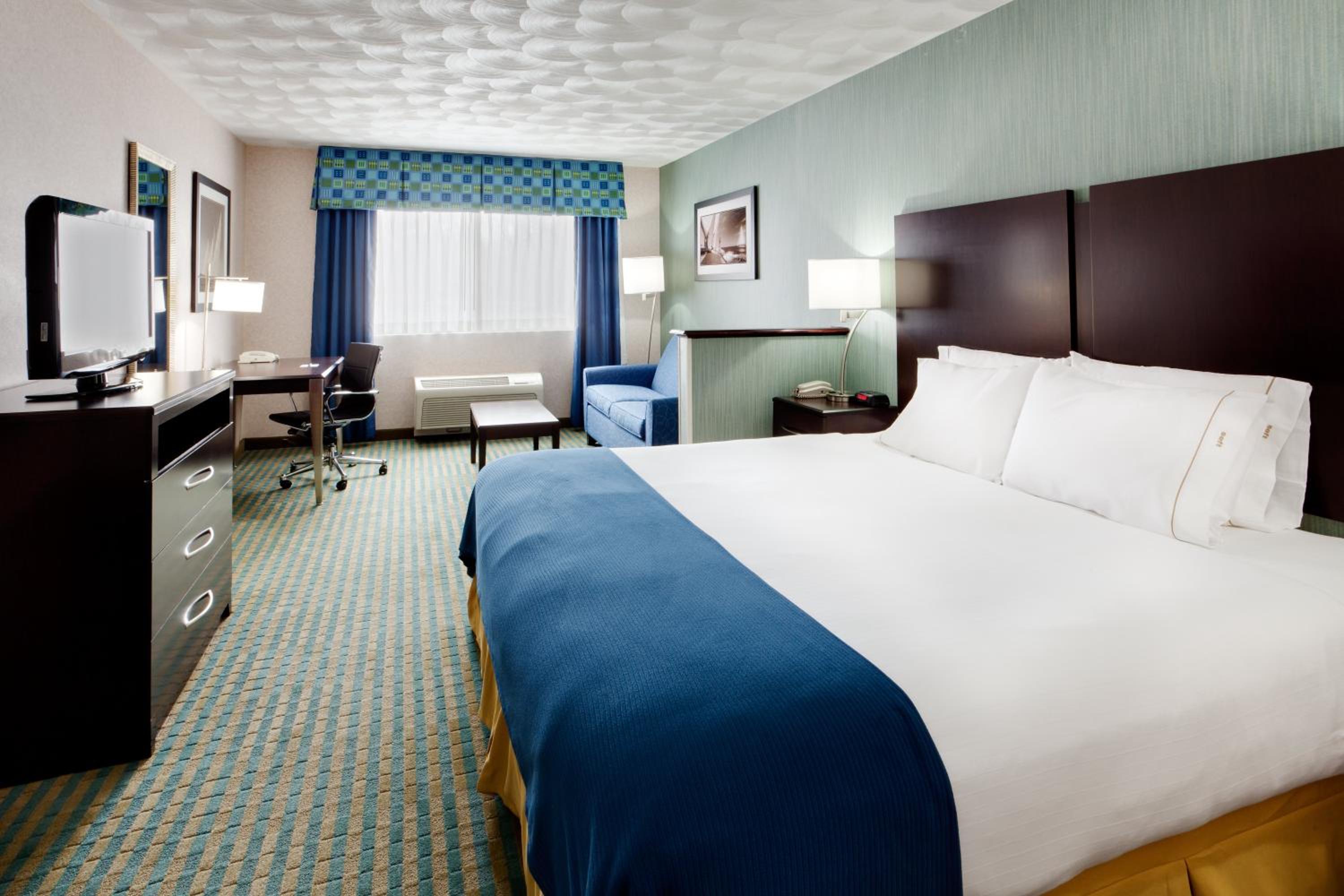 Standard King Room with Accessible Tub - Mobility Access - Photo 2