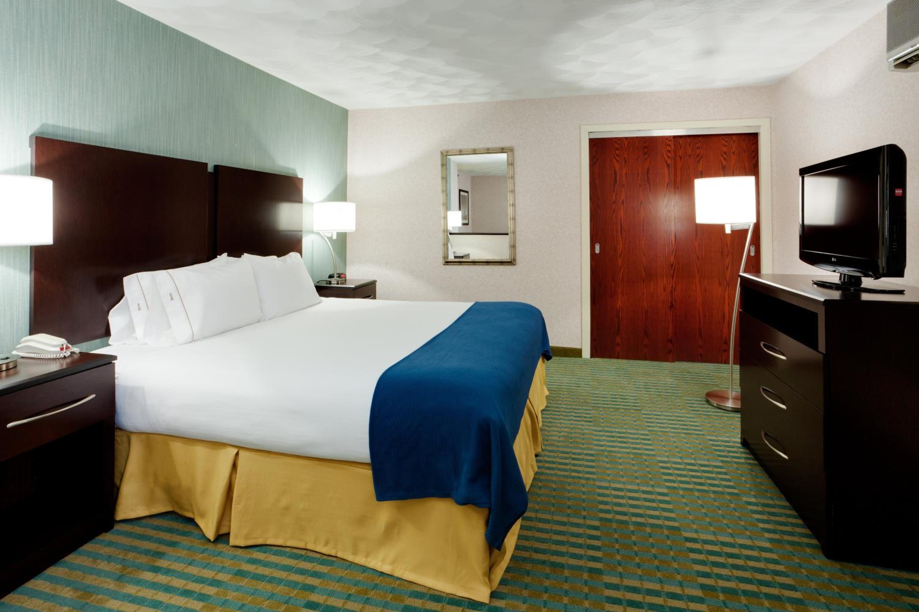 Standard King Room with Accessible Tub - Mobility Access - Photo 1