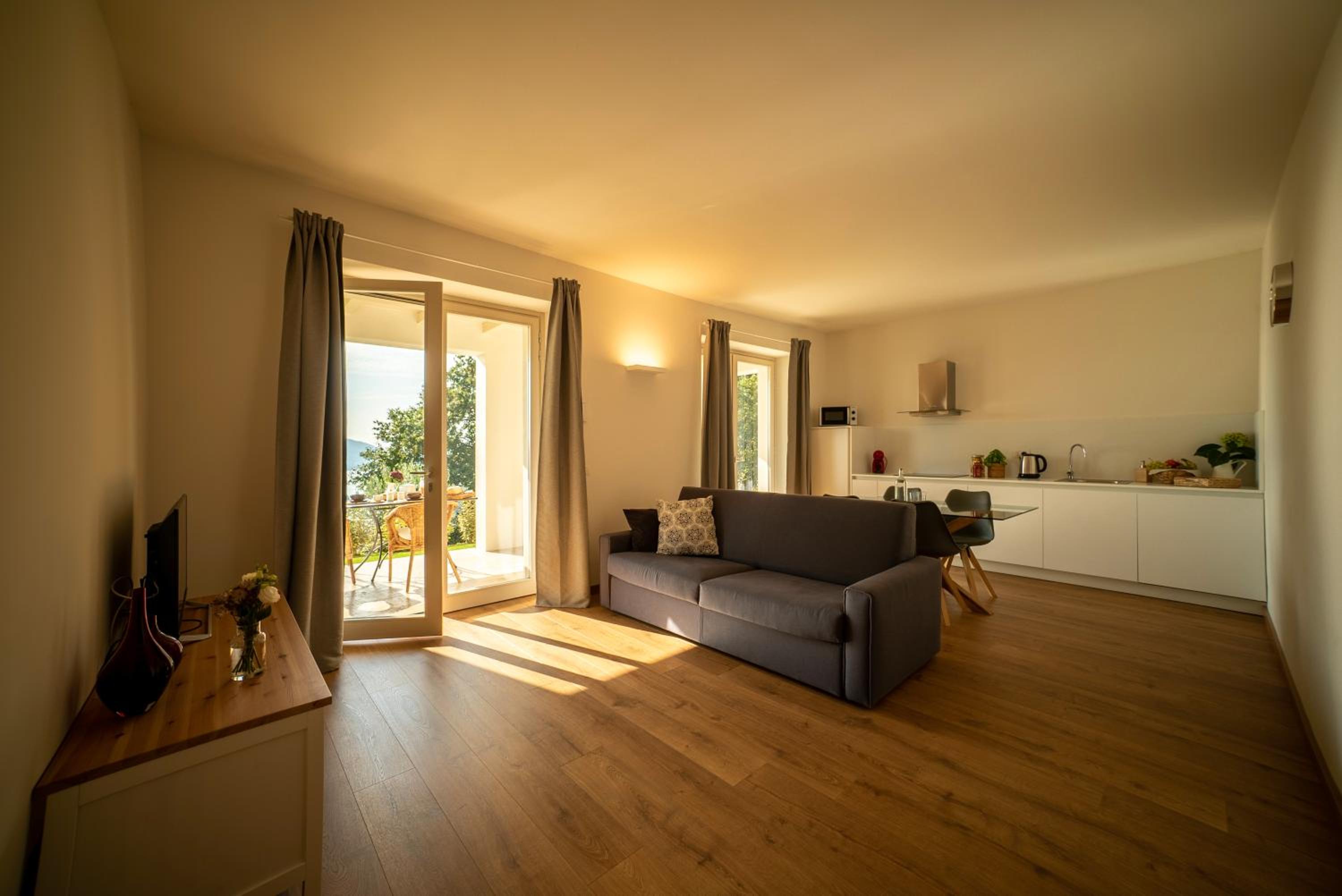 Apartment with Lake View