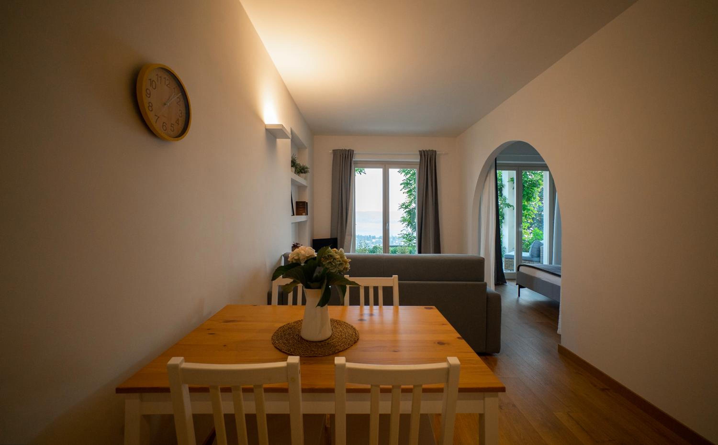 Apartment with Lake View