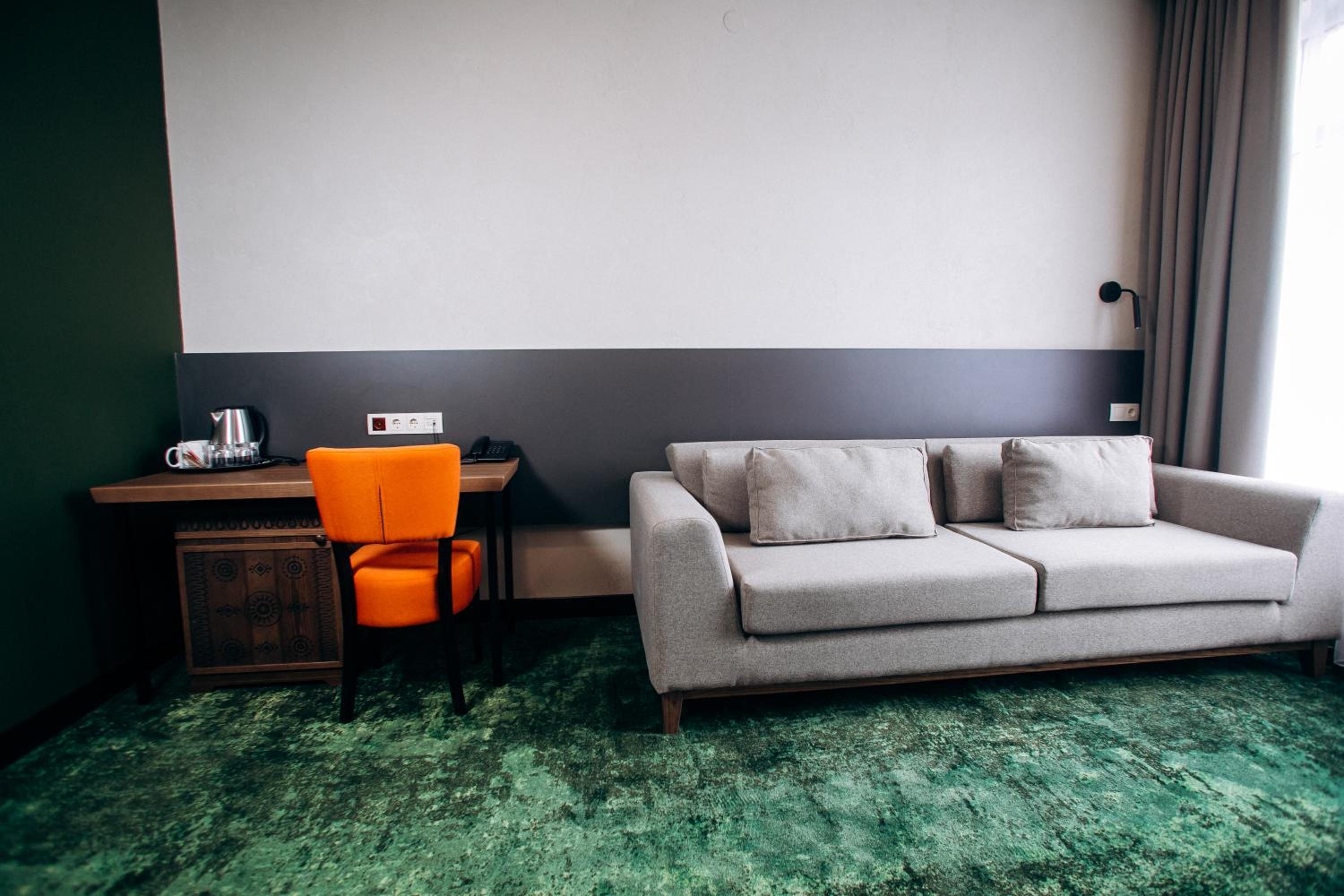 Superior Family Room photo 3