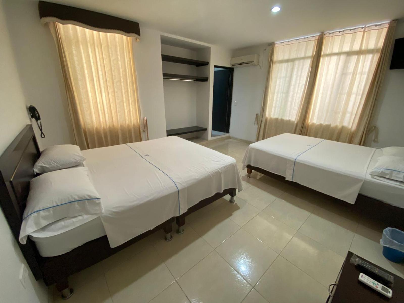 Queen Room with Two Queen Beds photo 3