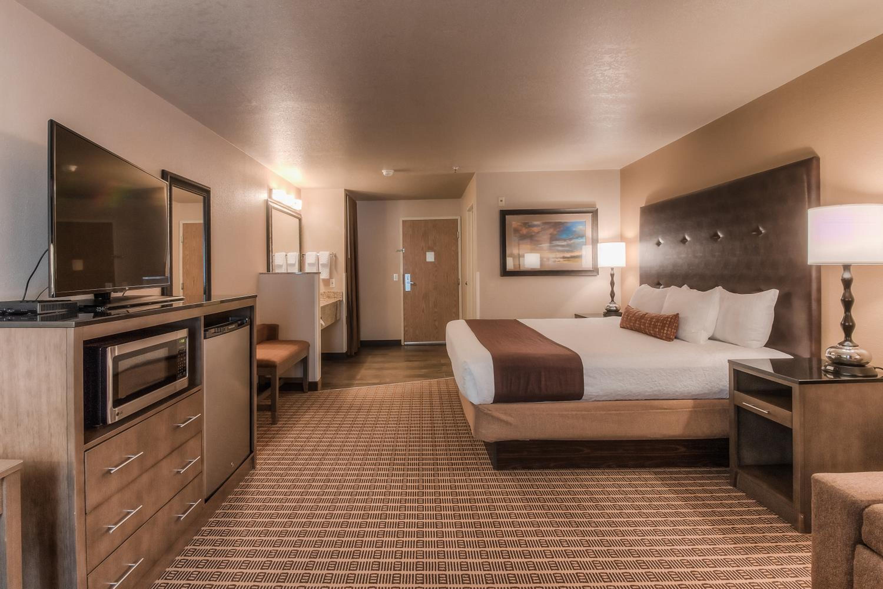 King Room with Sofa Bed and Bath Tub - Disability Access/Non-Smoking photo 3