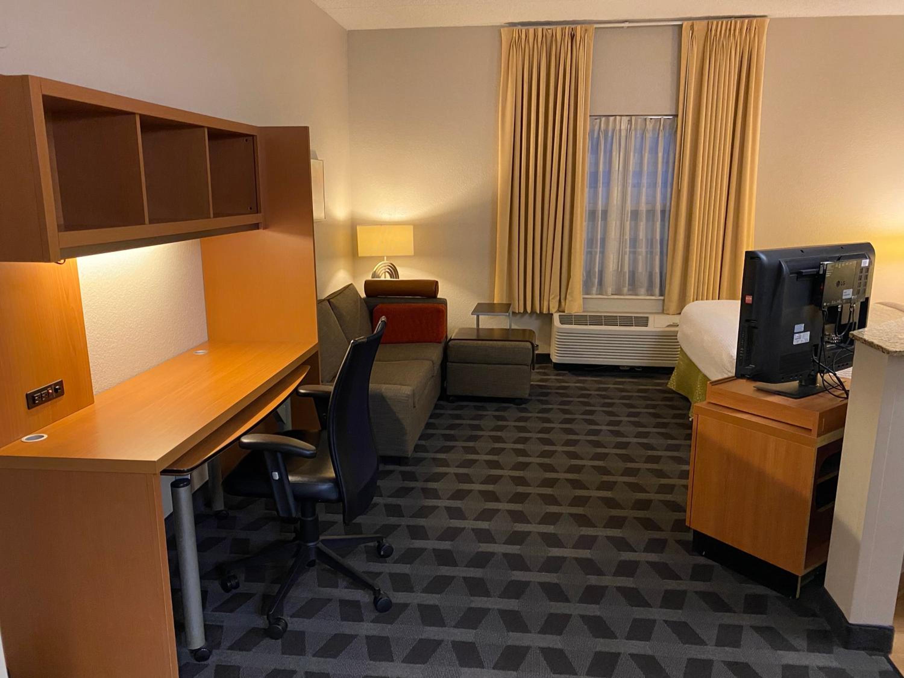 Efficiency Queen Suite - Non Smoking - Photo 4