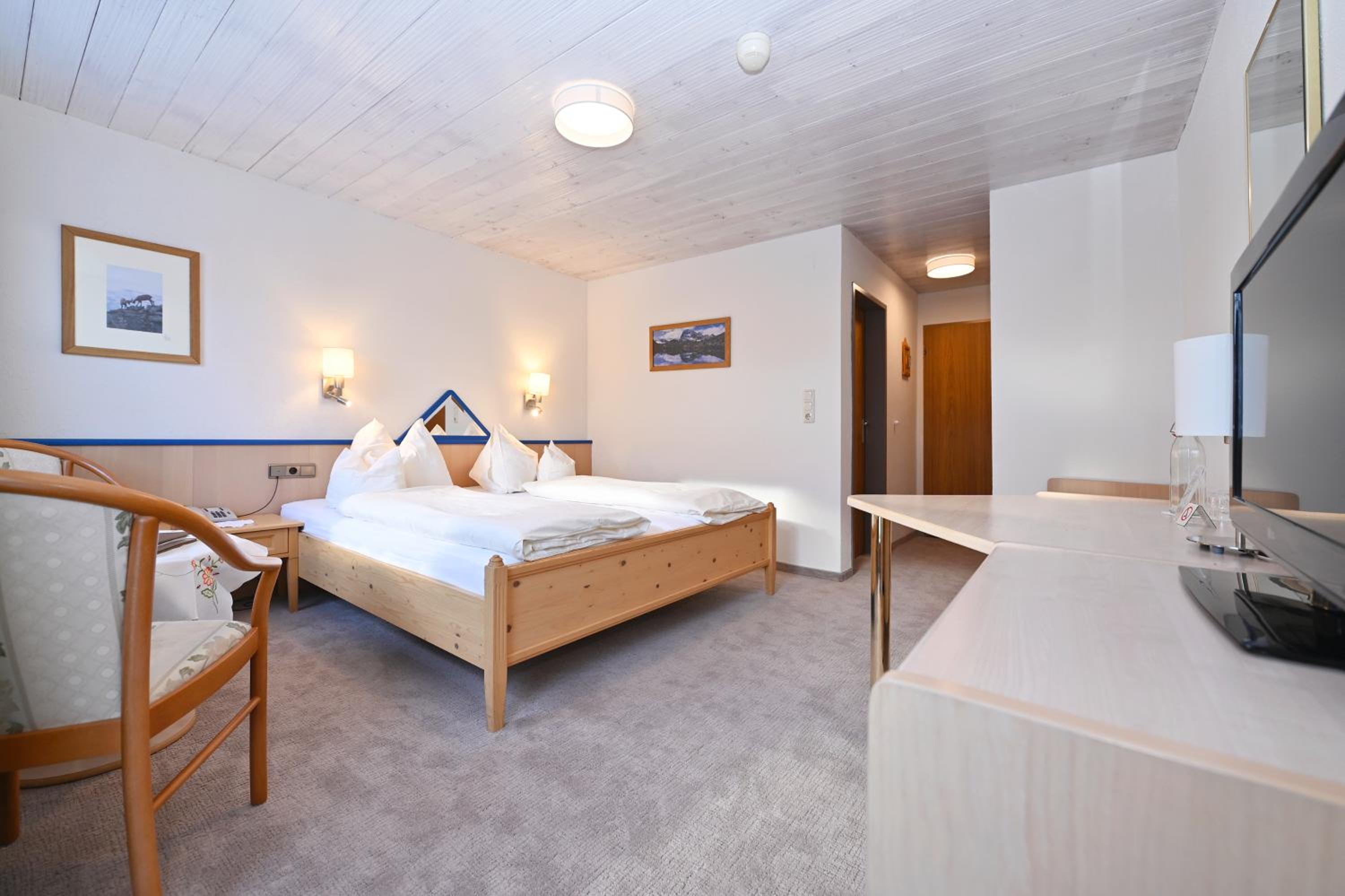 Double Room - Photo 6
