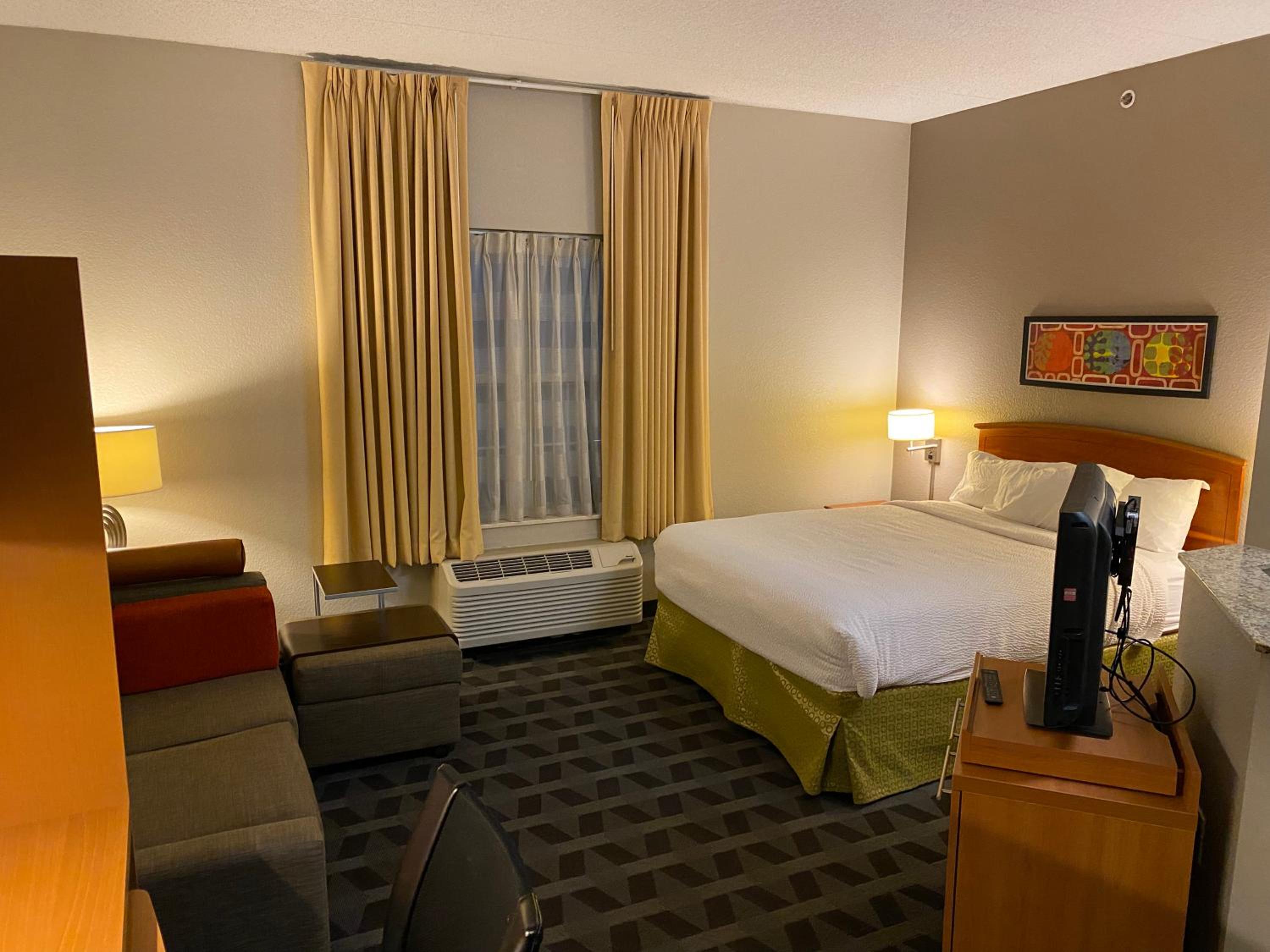Efficiency Queen Suite - Non Smoking - Photo 1