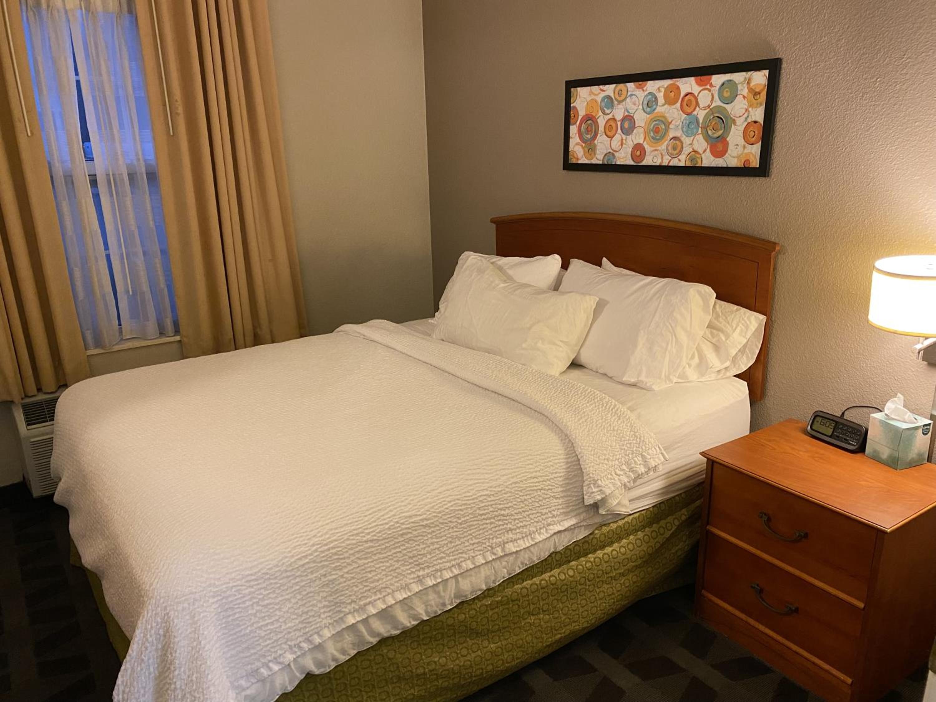 Queen Suite with Two Queen Beds - Non-Smoking - Photo 5