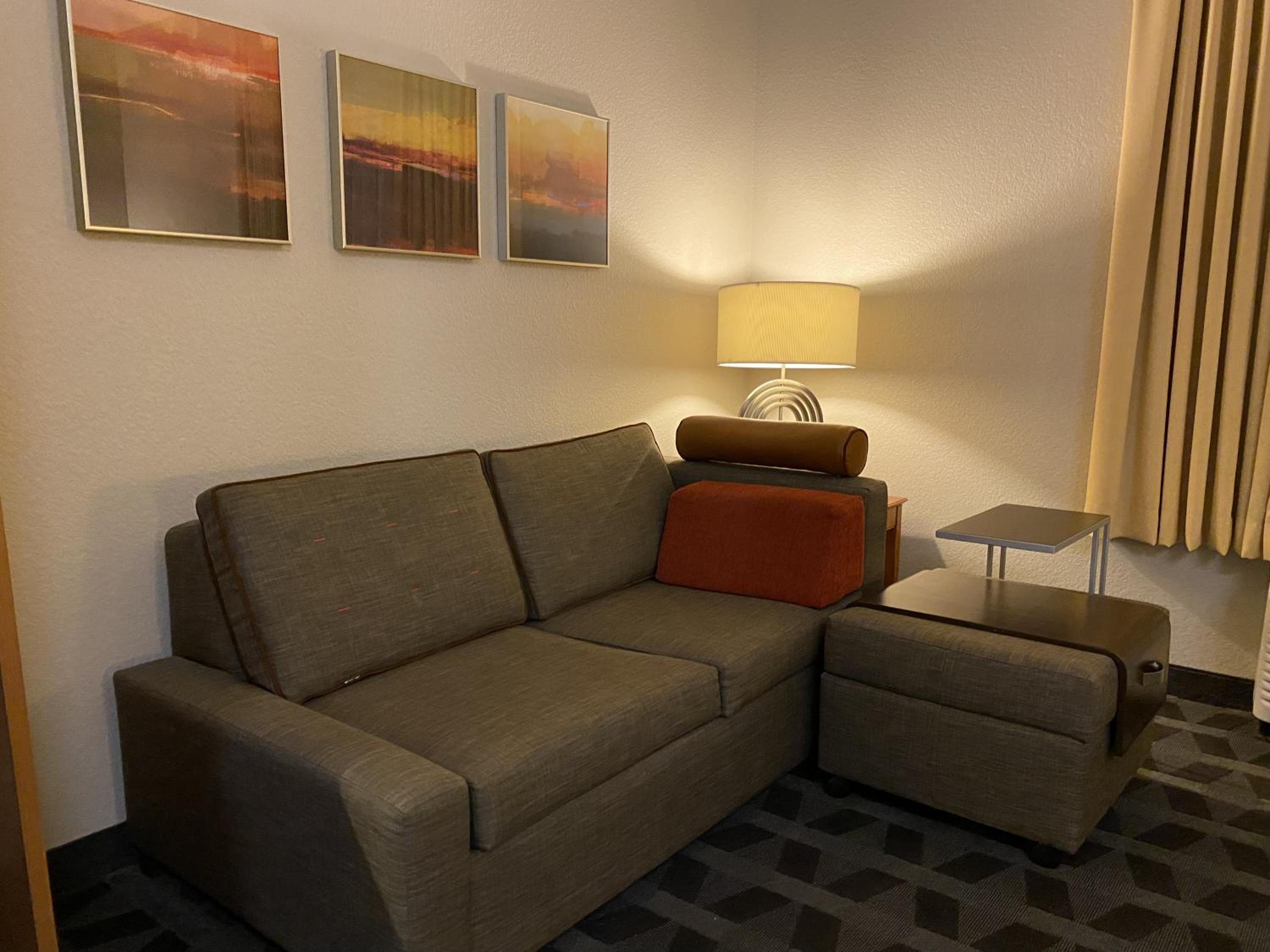 Queen Suite with Two Queen Beds - Non-Smoking - Photo 1