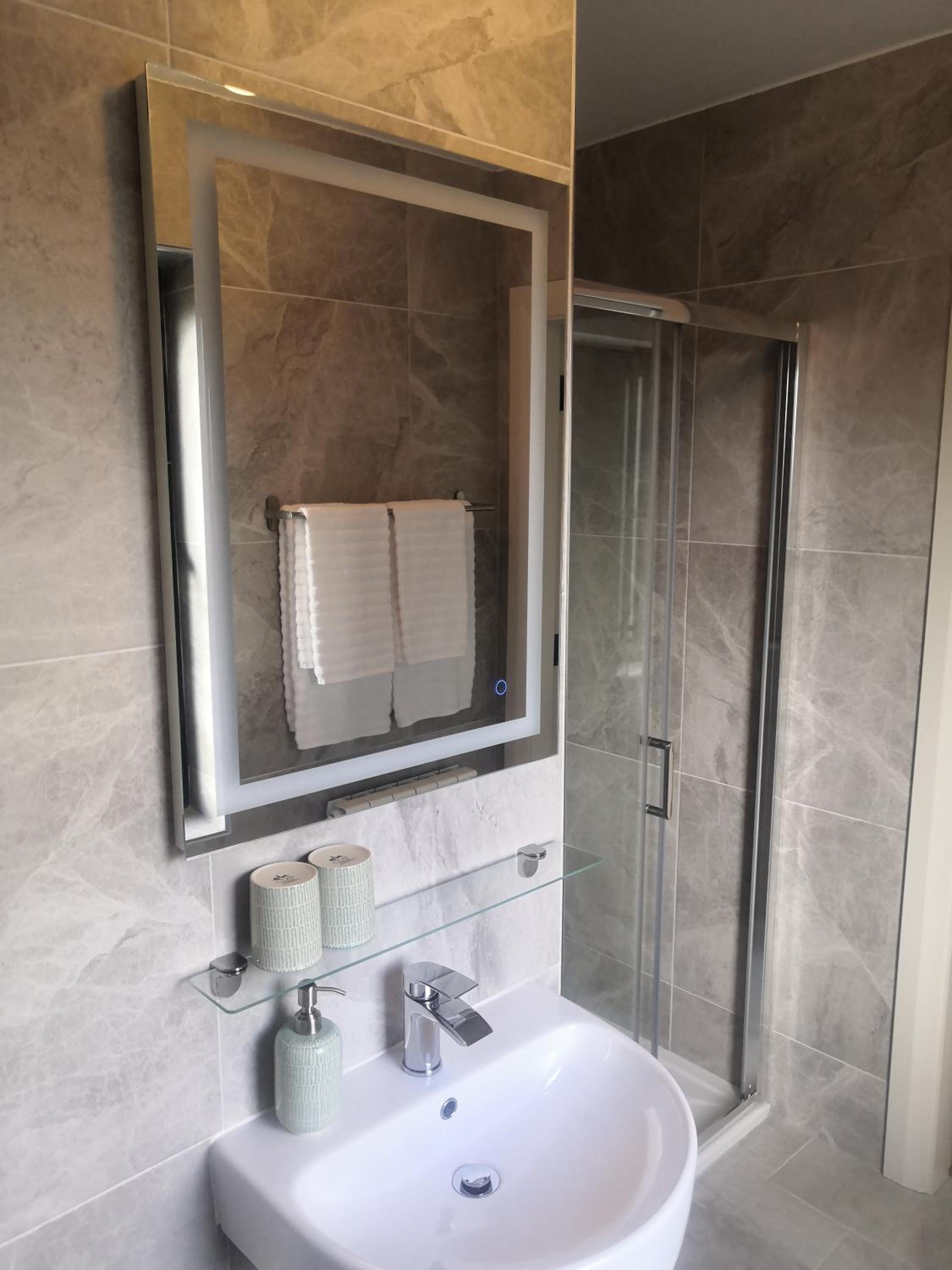 Standard Triple Room - Photo 7