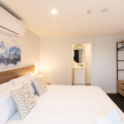 Superior King Room - Photo 8