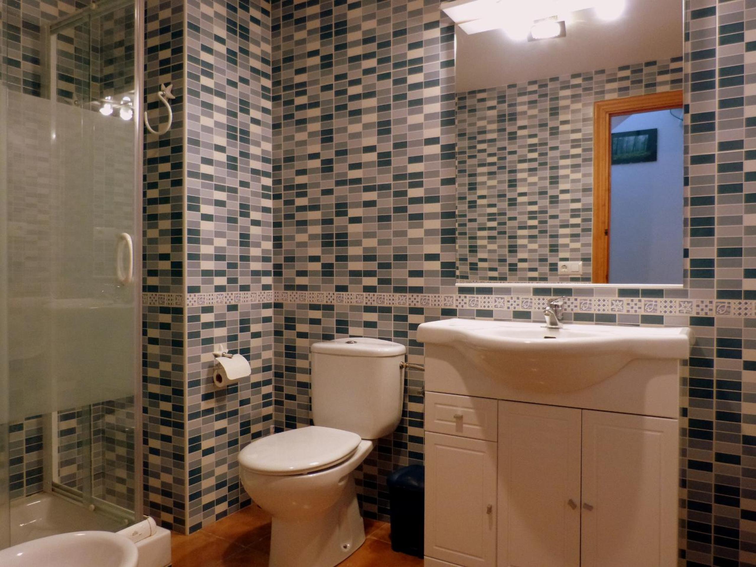 Two-Bedroom House - Photo 8
