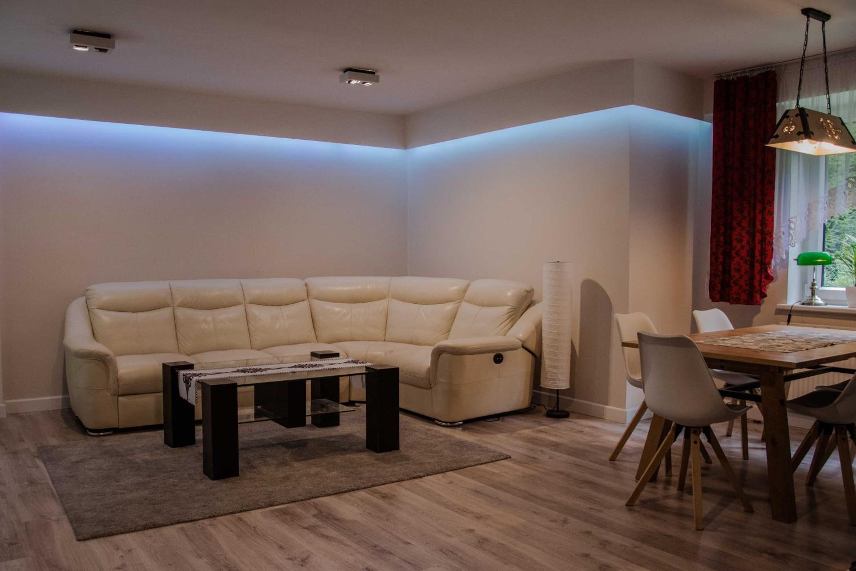 Five-Bedroom House photo 1