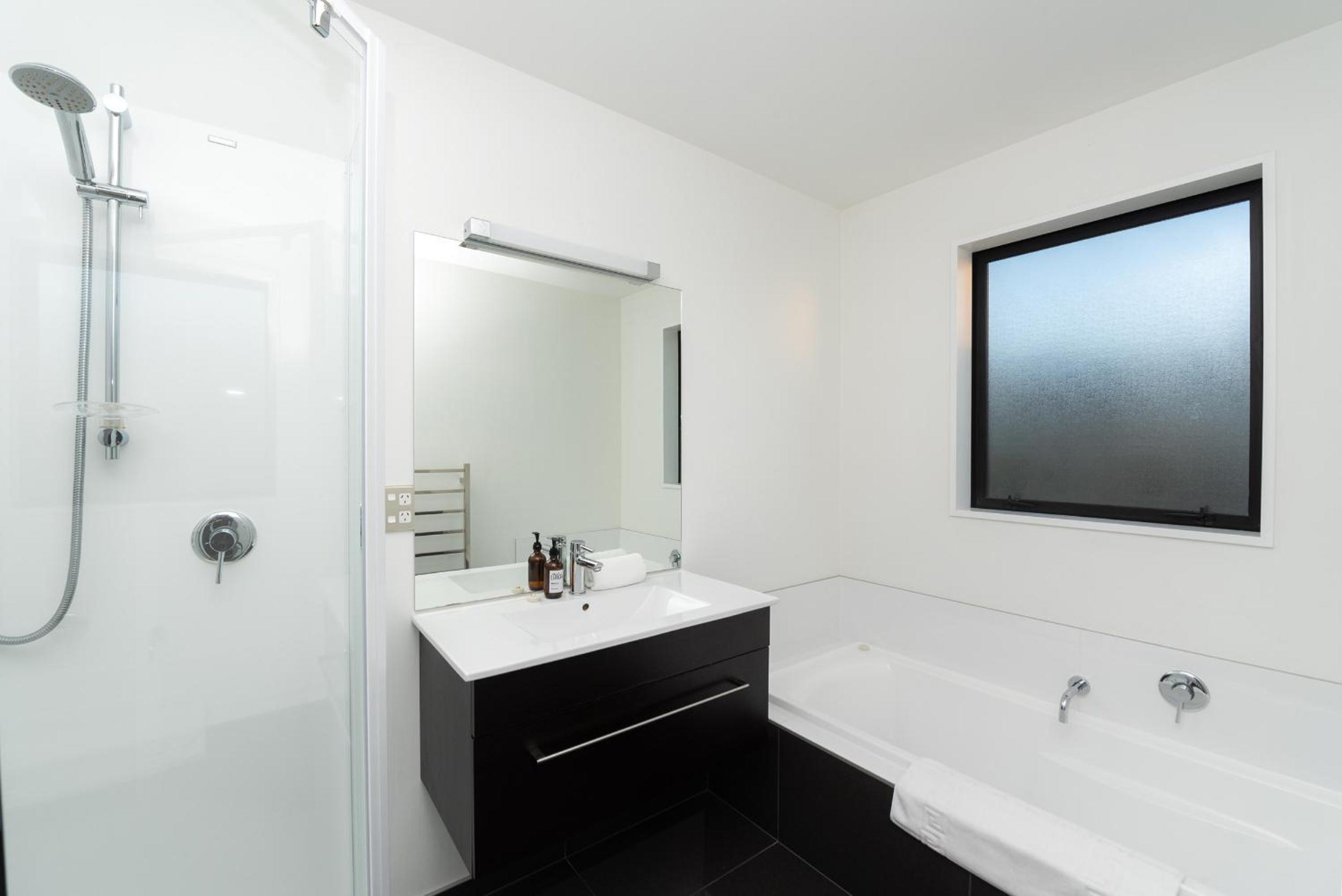 Four-Bedroom House - Photo 6