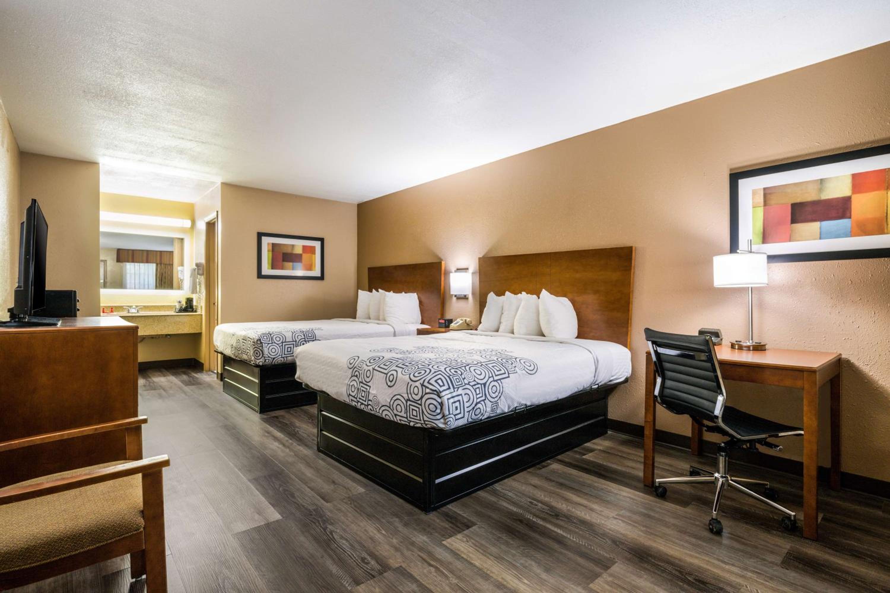 Queen Room with Two Queen Beds - Non-Smoking