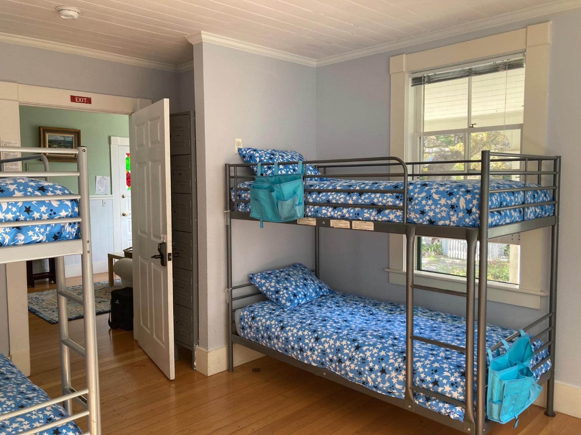 Bed in 6-Bed Mixed Dormitory Room photo 2