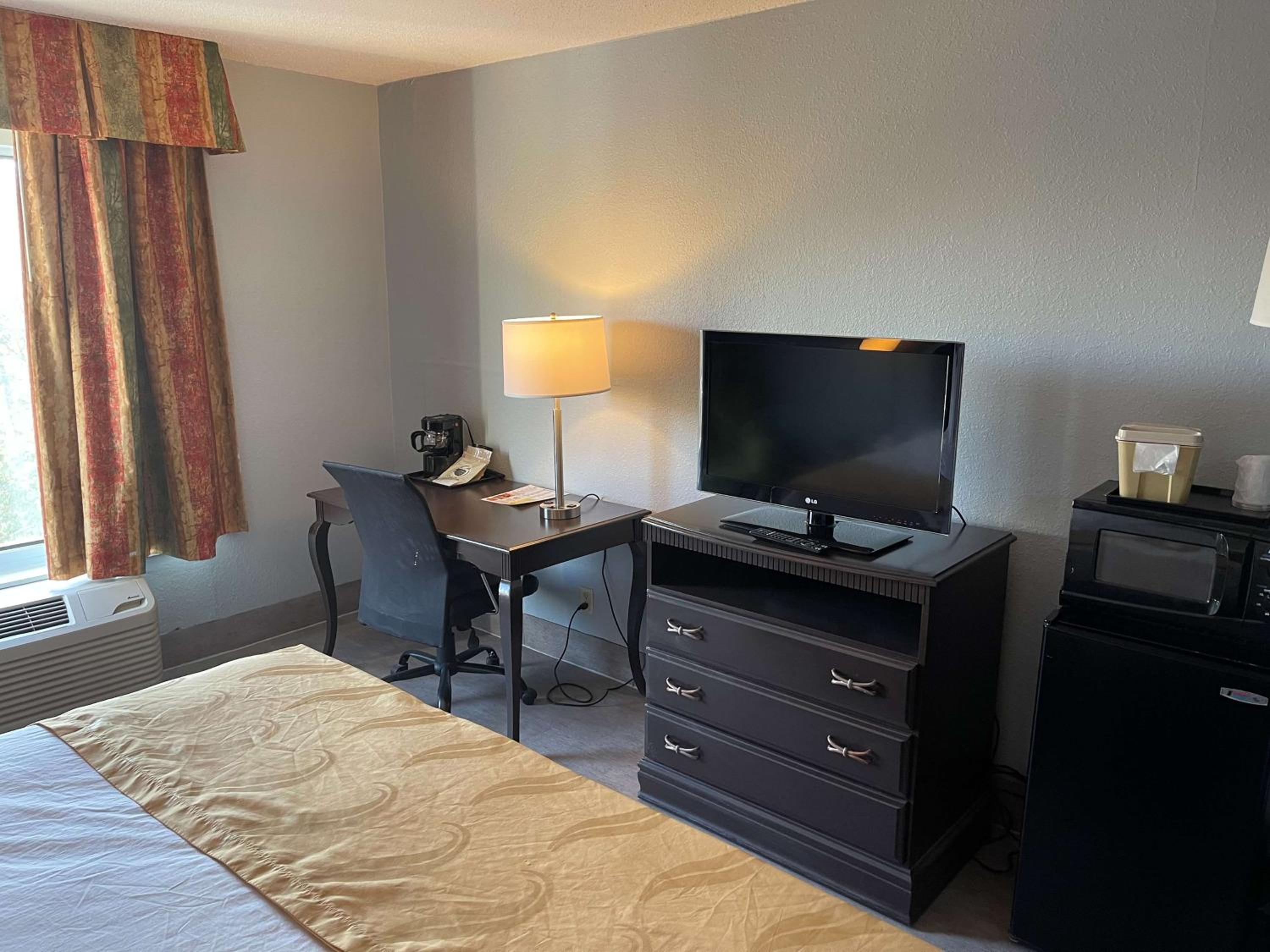 King Room - Non-Smoking - Photo 10