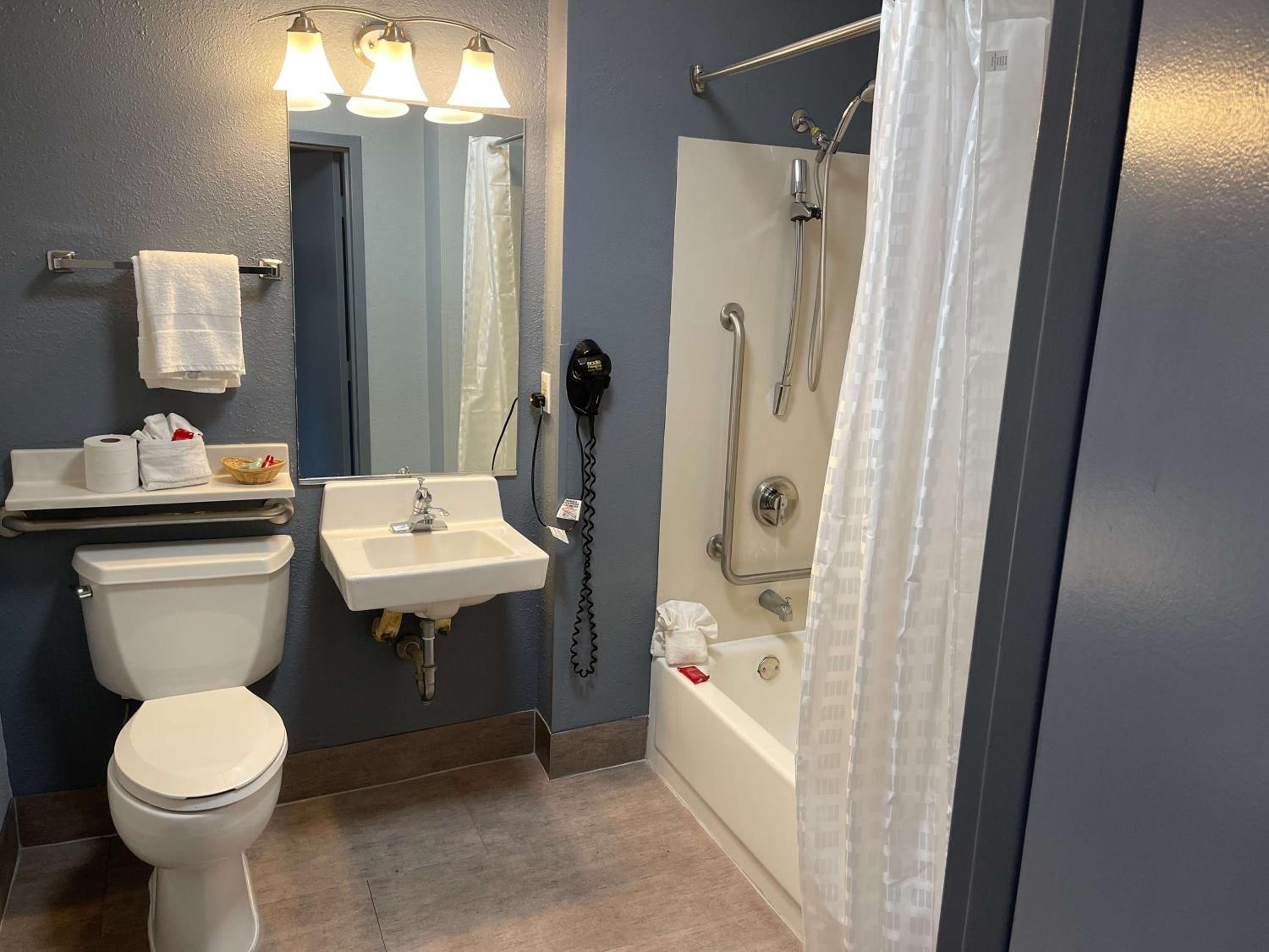 King Room - Disability Access/Non-Smoking - Photo 3