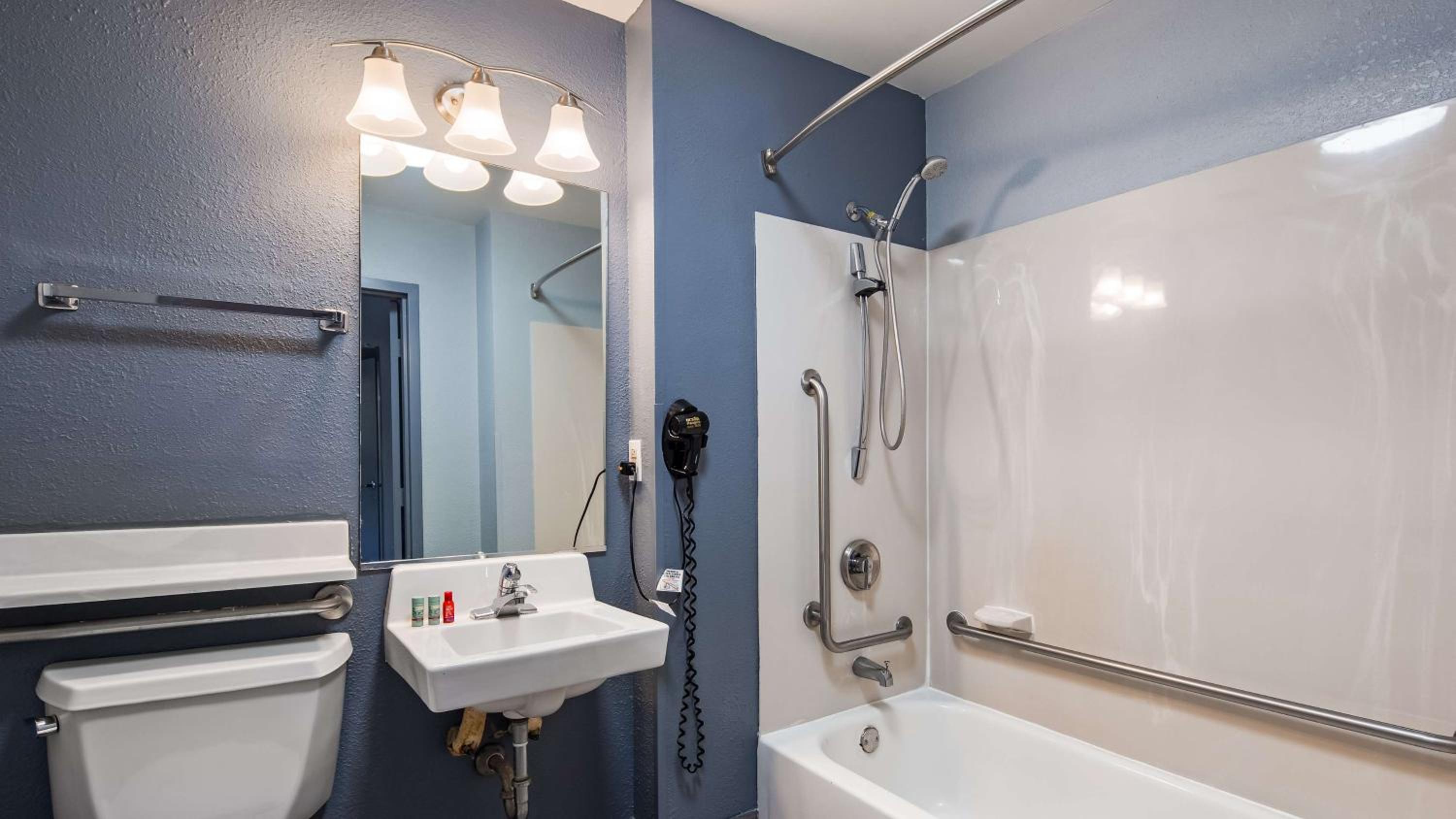 King Room - Disability Access/Non-Smoking - Photo 4