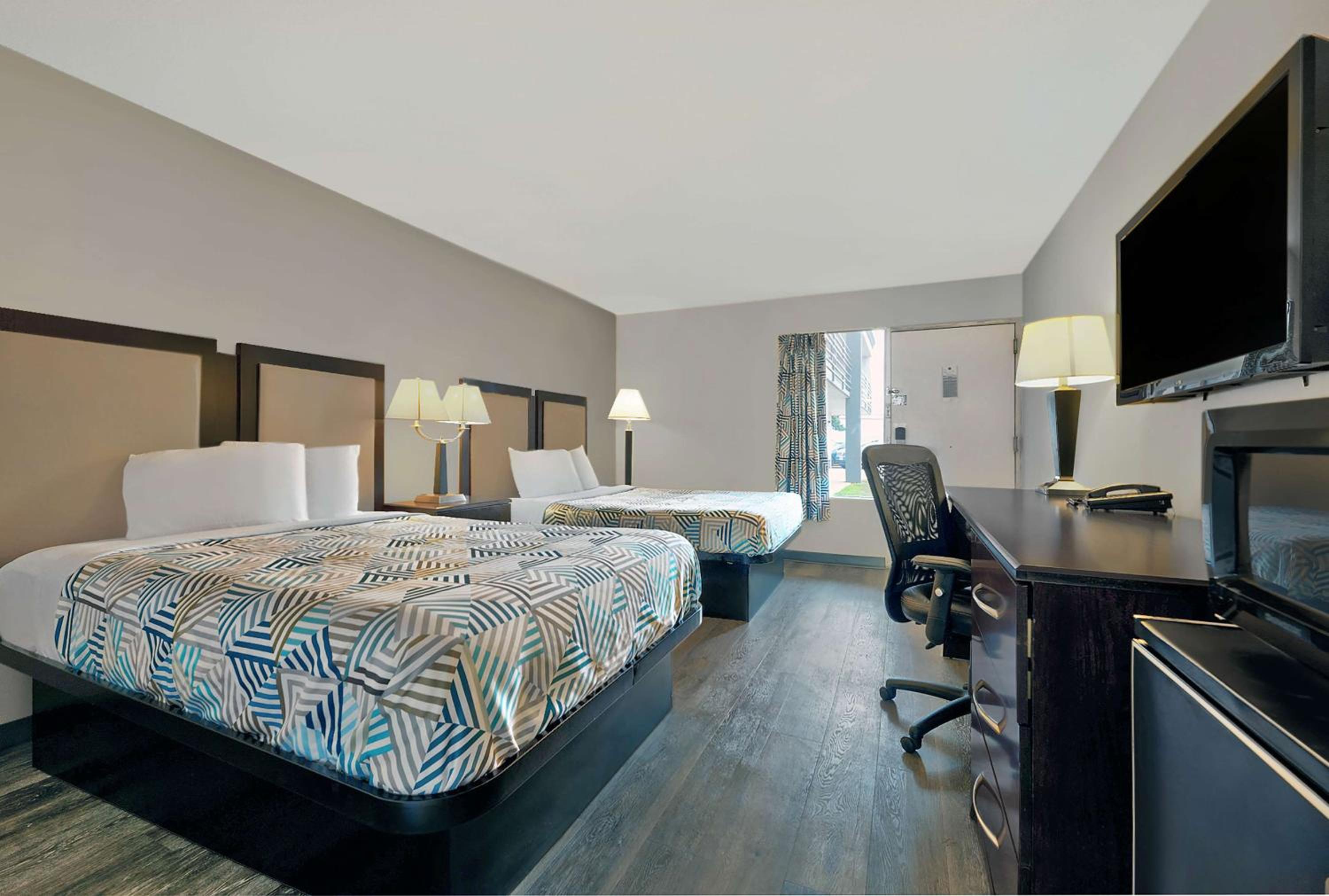 Quadruple Room - Disability Access - Non-Smoking - Photo 1
