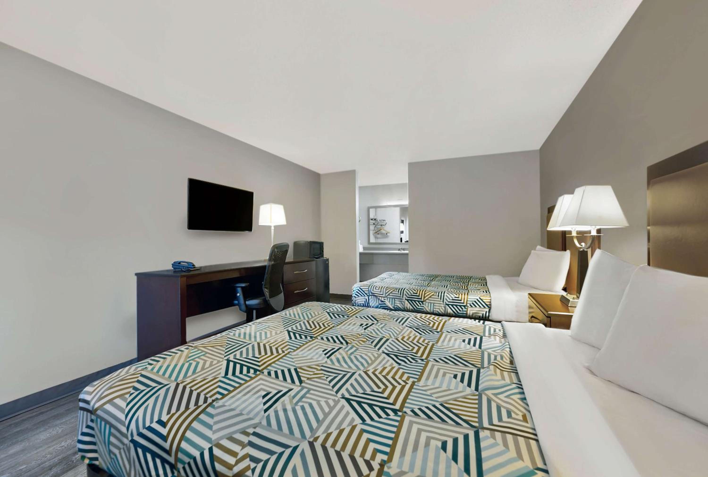Double Room with Two Double Beds - Photo 2