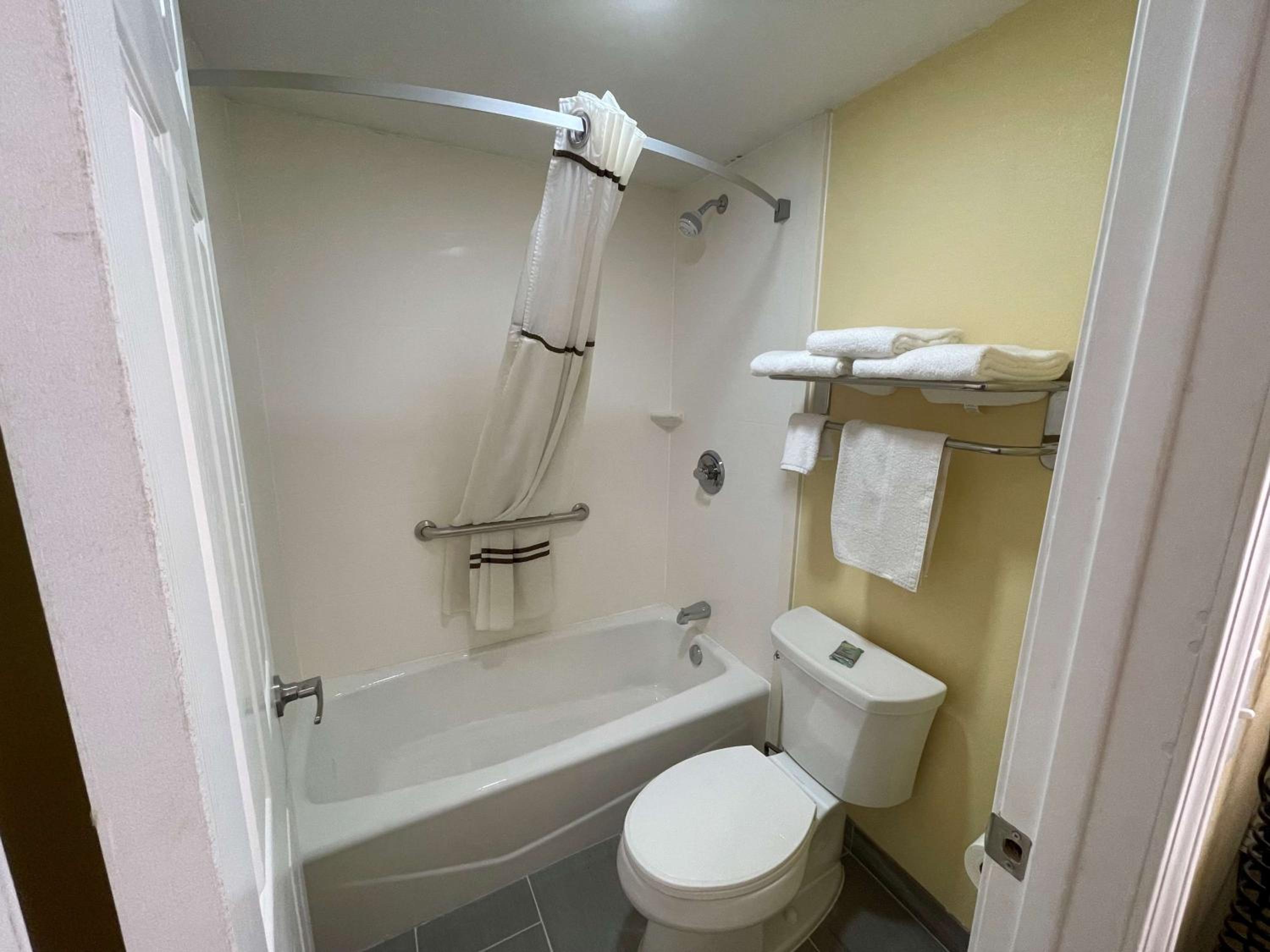Double Room with Two Double Beds - Photo 5