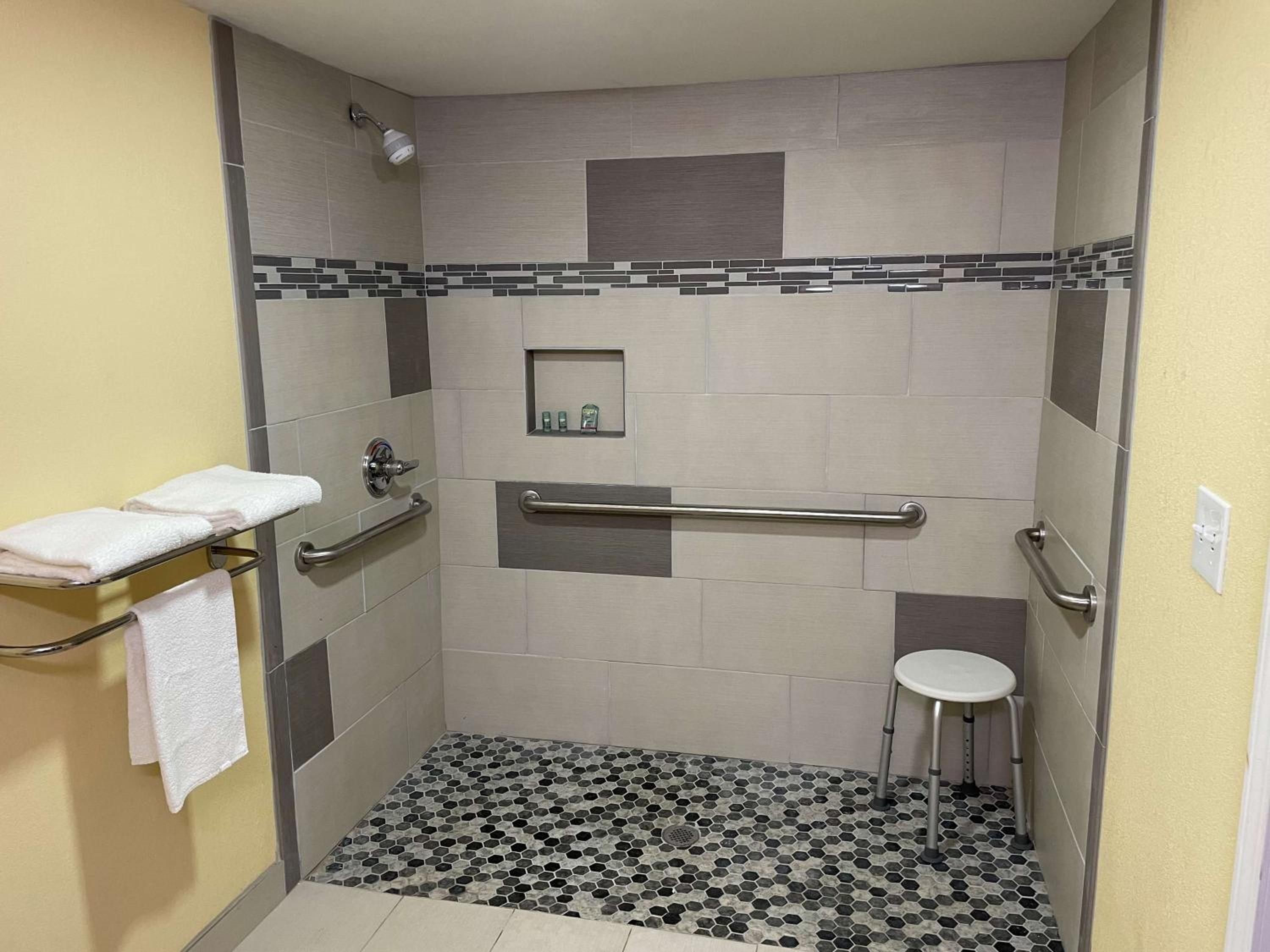 Double Room with Two Double Beds and Roll-In Shower - Disability Access/Non-Smoking - Photo 2