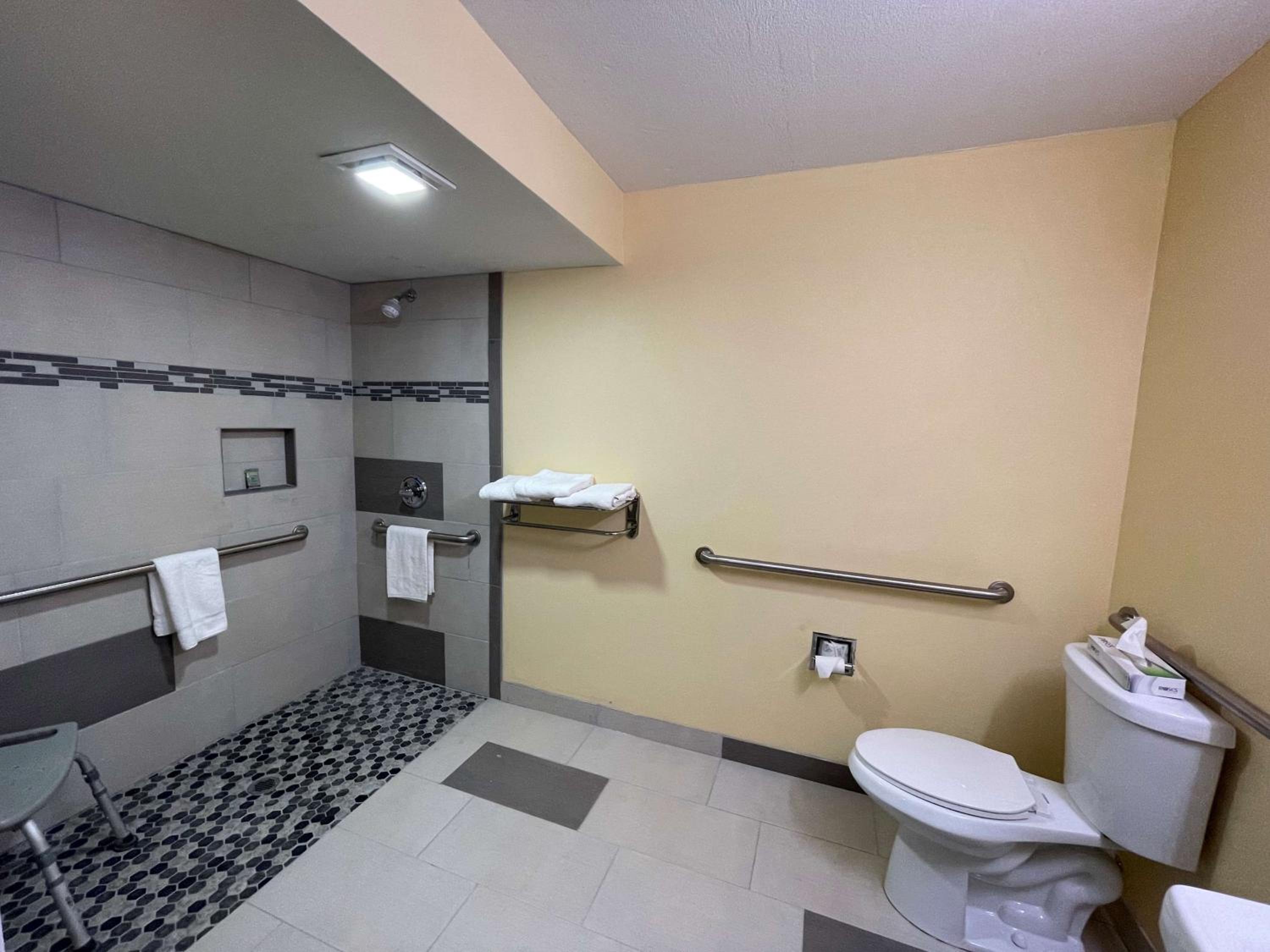 Double Room with Two Double Beds and Roll-In Shower - Disability Access/Non-Smoking - Photo 7