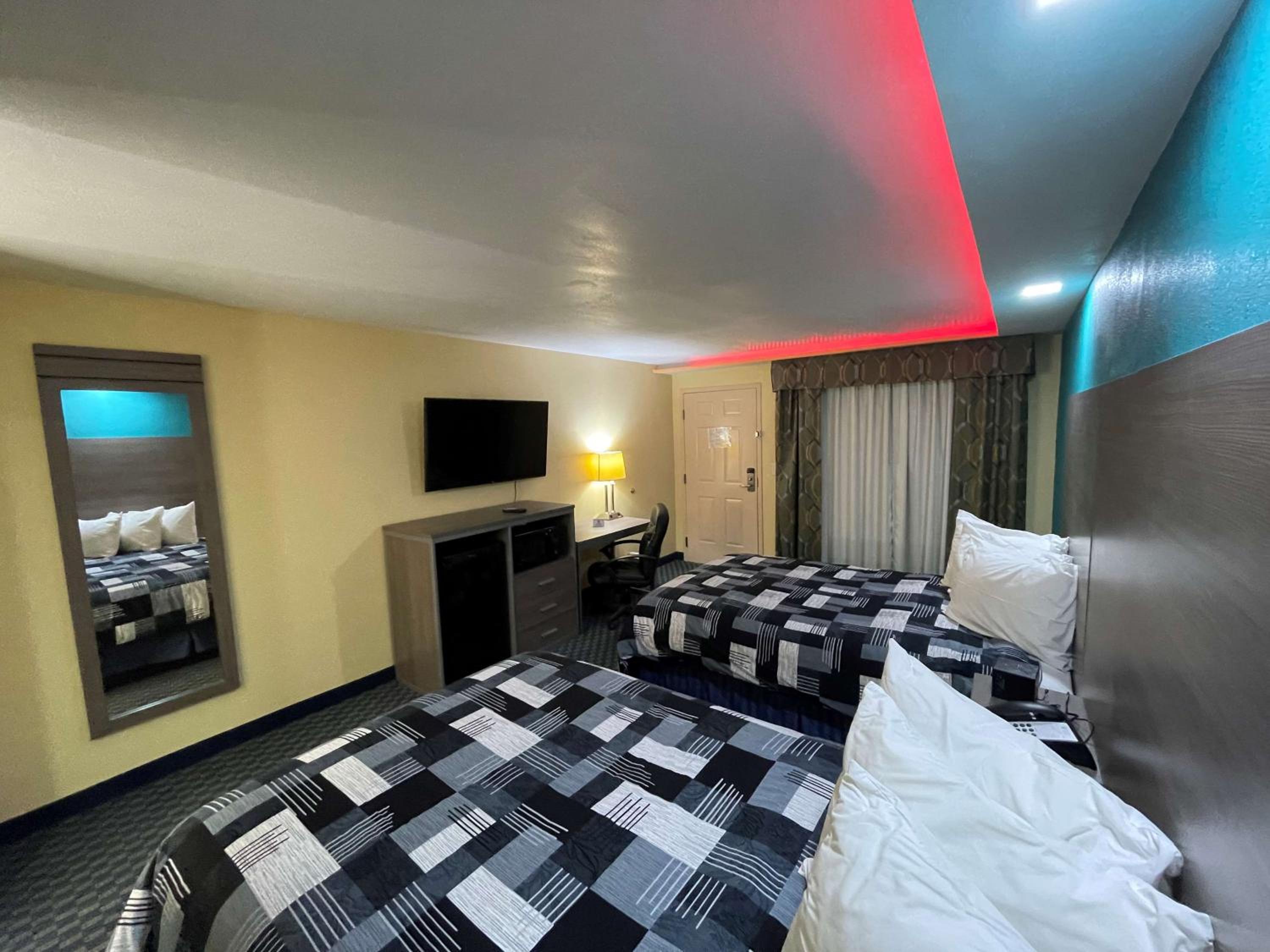 Double Room with Two Double Beds - Photo 3