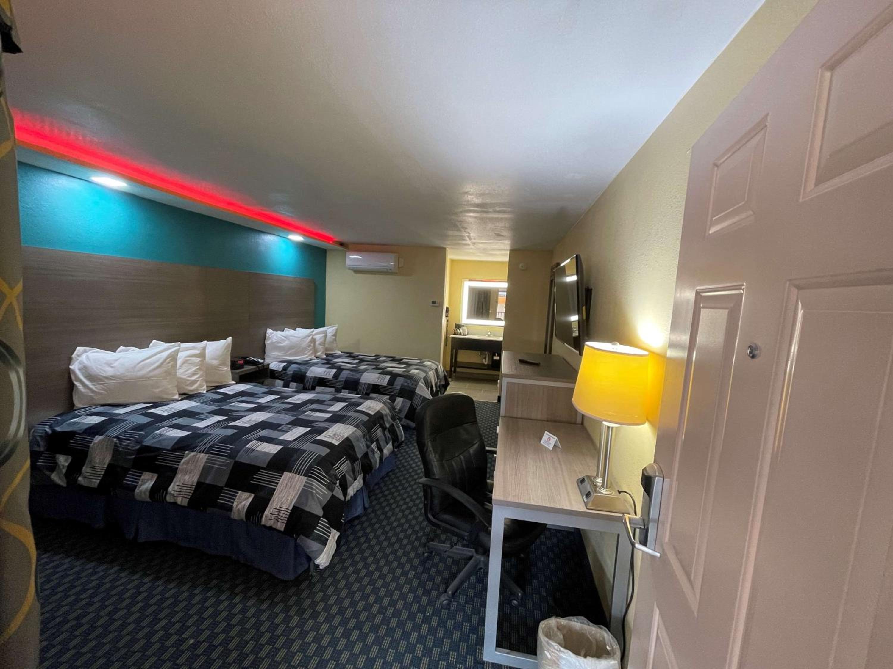 Double Room with Two Double Beds - Photo 4