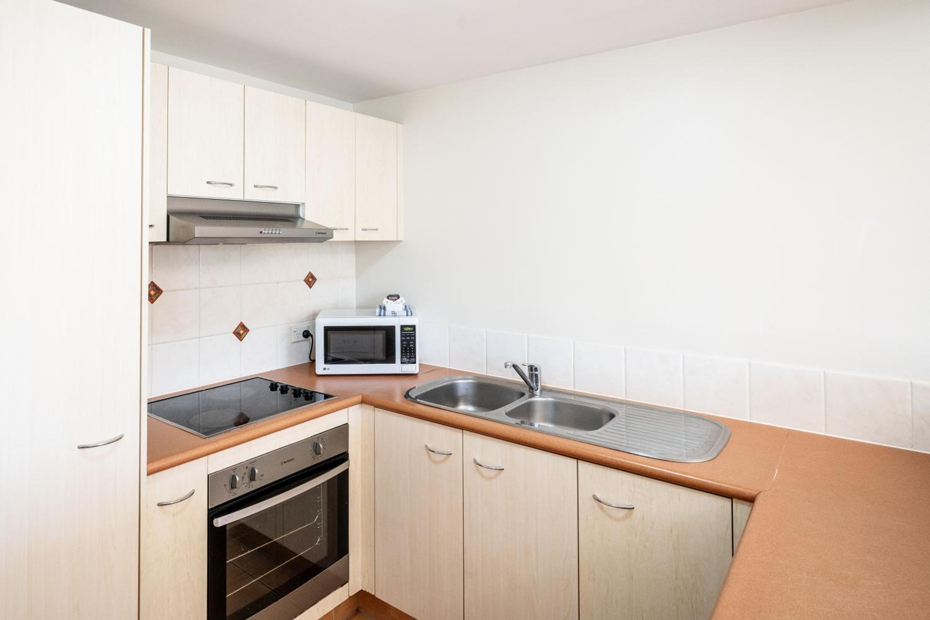 Three-Bedroom Apartment - Photo 19