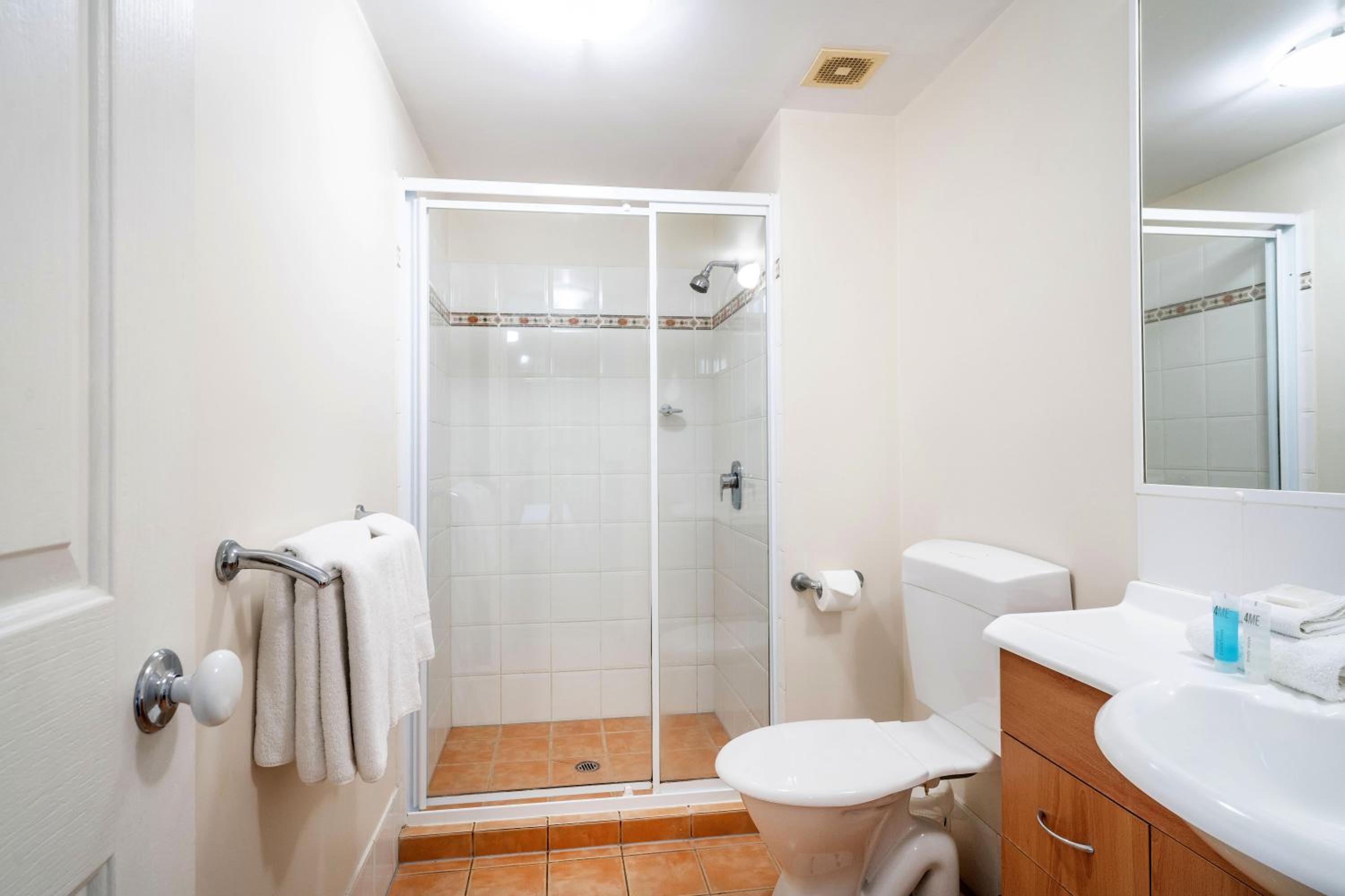 Family Two-Bedroom Suite - Photo 12