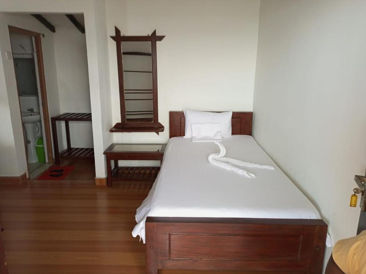 Basic Triple Room photo 3