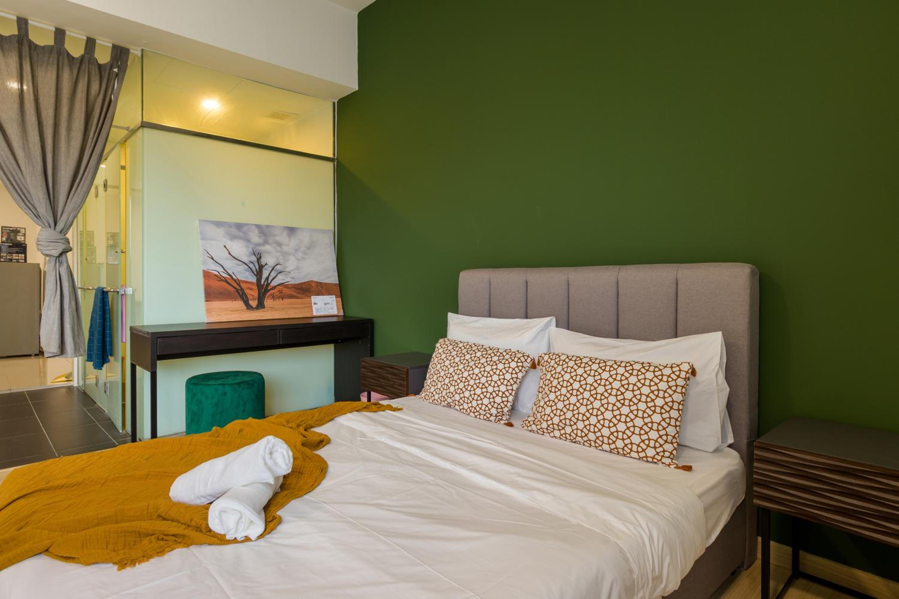 One-Bedroom Apartment with City View photo 2