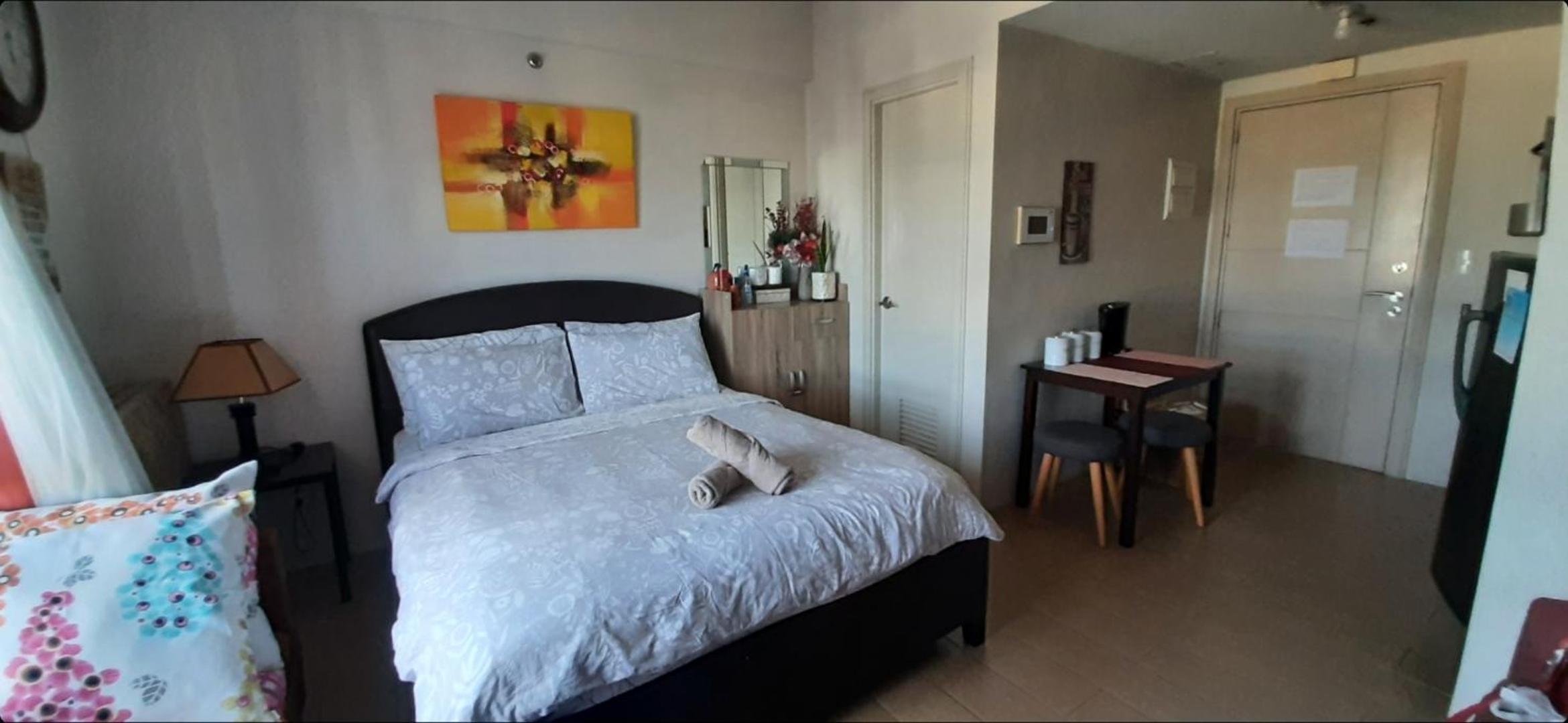 Studio Apartment - Photo 1