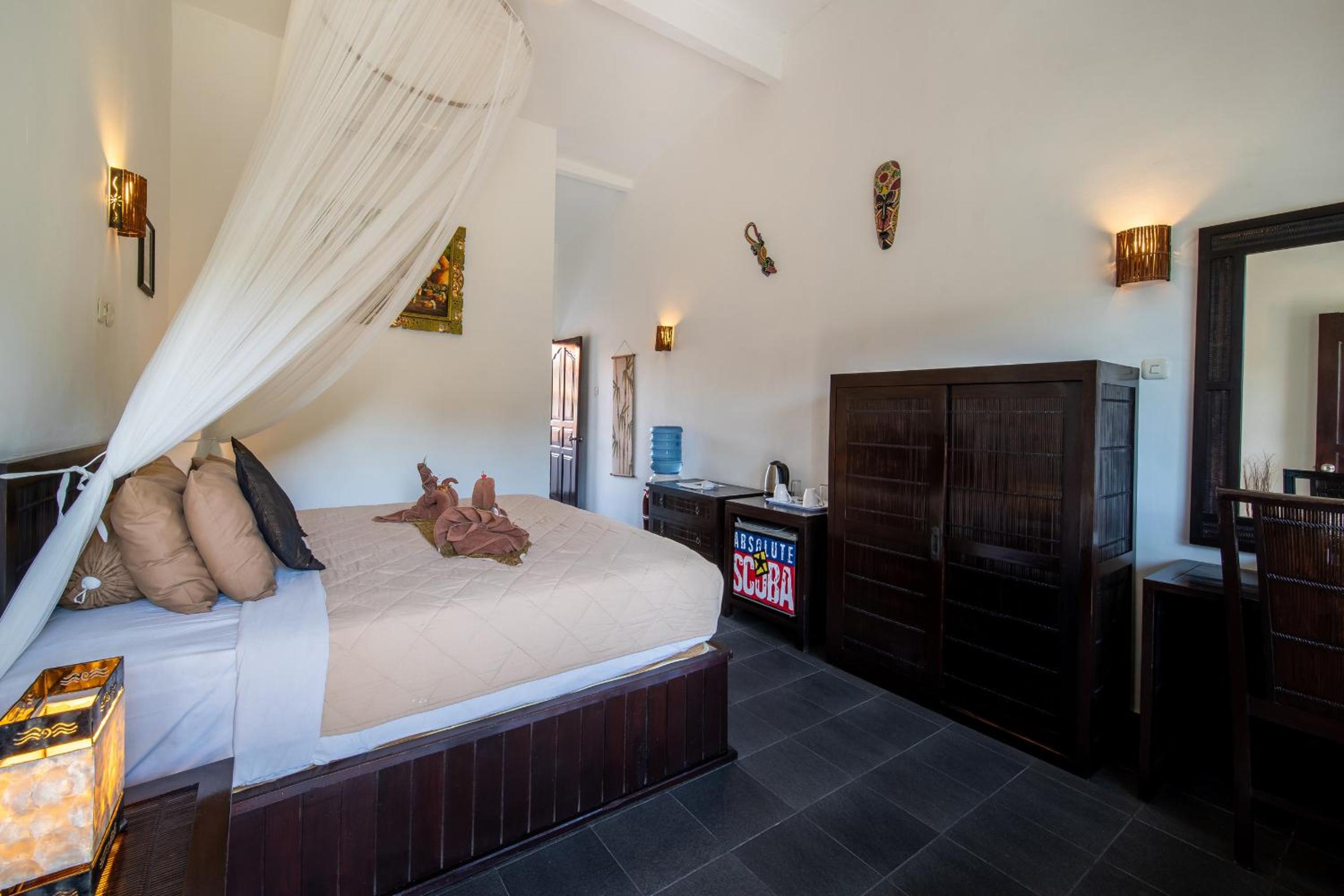 Deluxe Double Room with Private Balcony and Partial Sea View photo 2