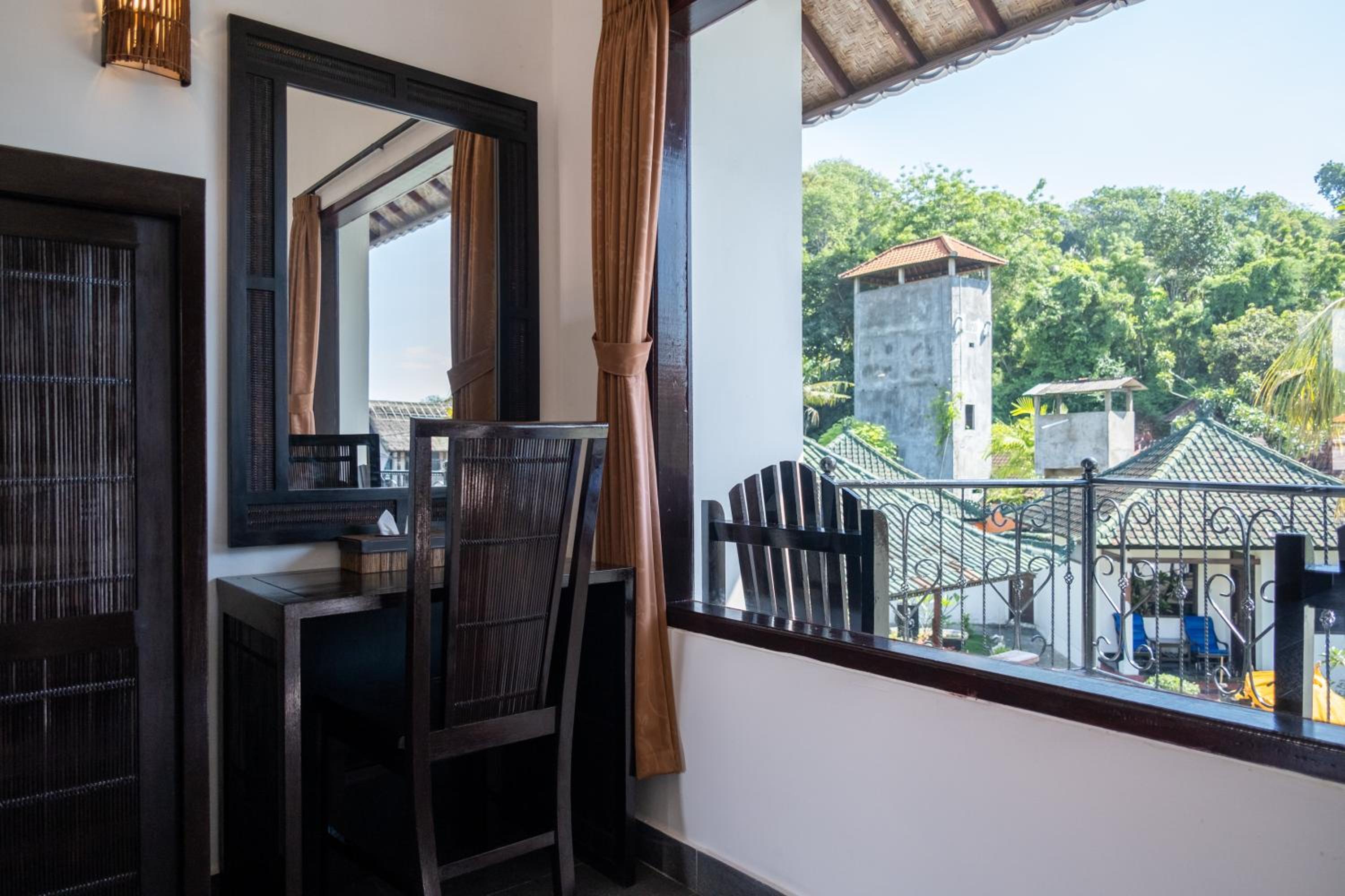 Deluxe Double Room with Private Balcony and Partial Sea View photo 3