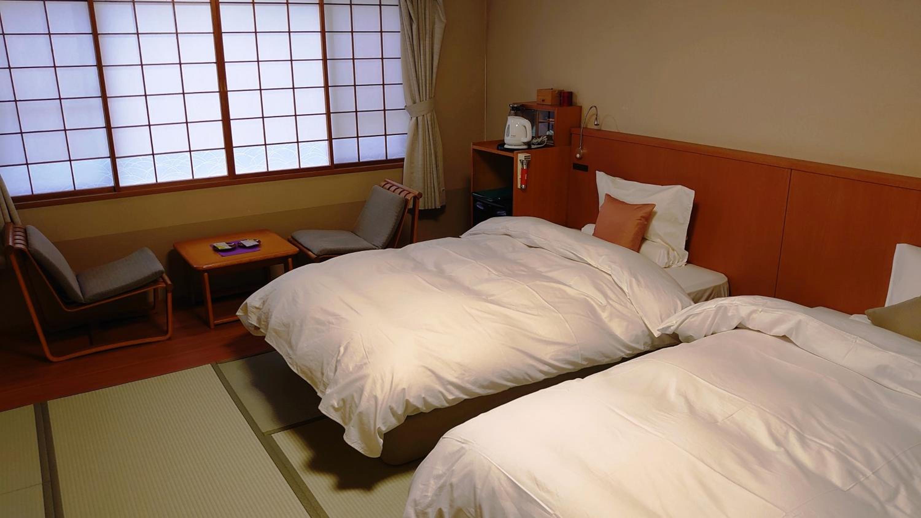 Standard Twin Room with Shared Bathroom