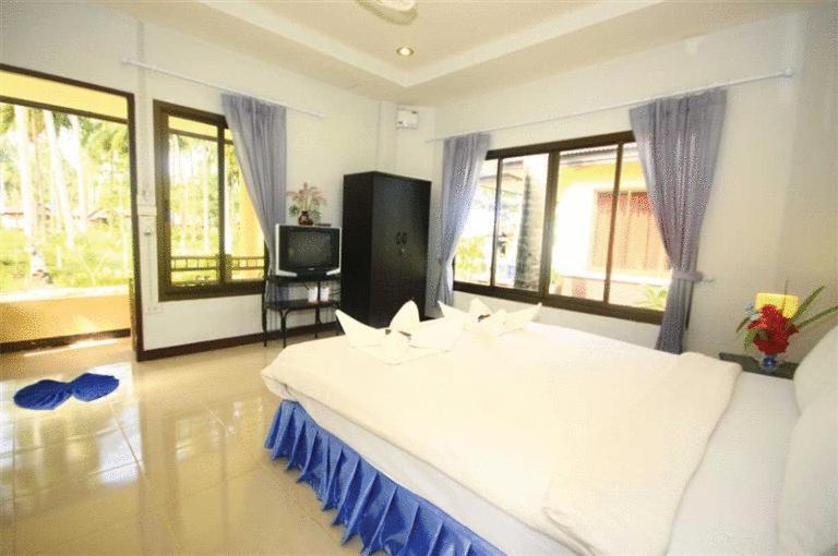 Deluxe Bungalow with Pool Side photo 3