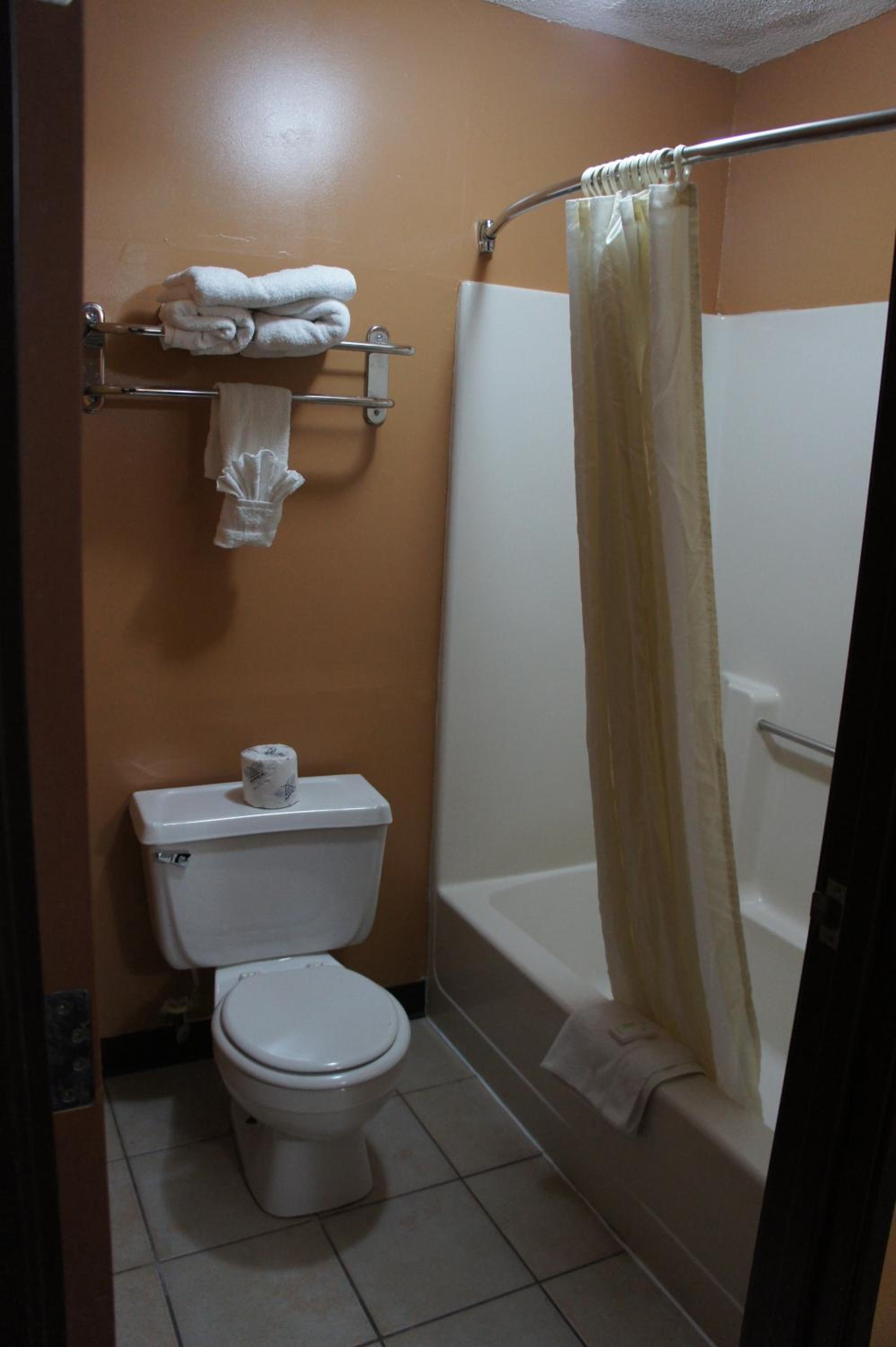 King Room - Non-Smoking - Photo 5