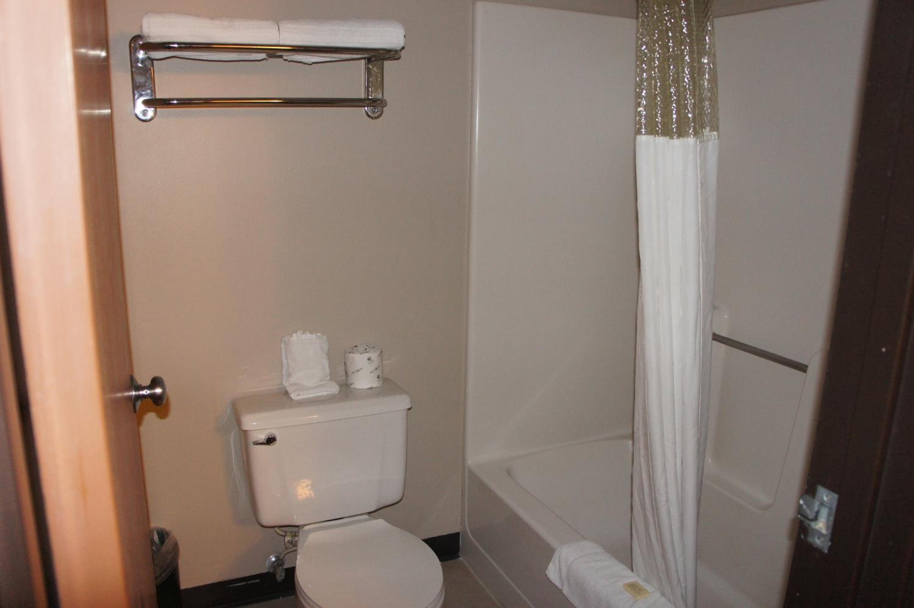 King Room - Non-Smoking - Photo 2
