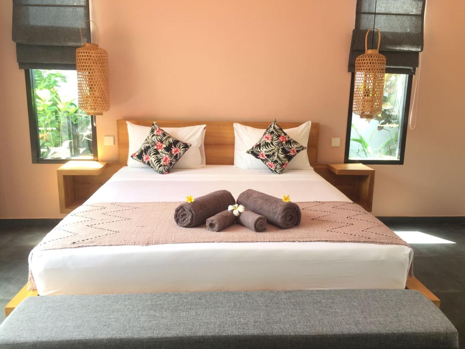 Deluxe Queen Room - Photo 8