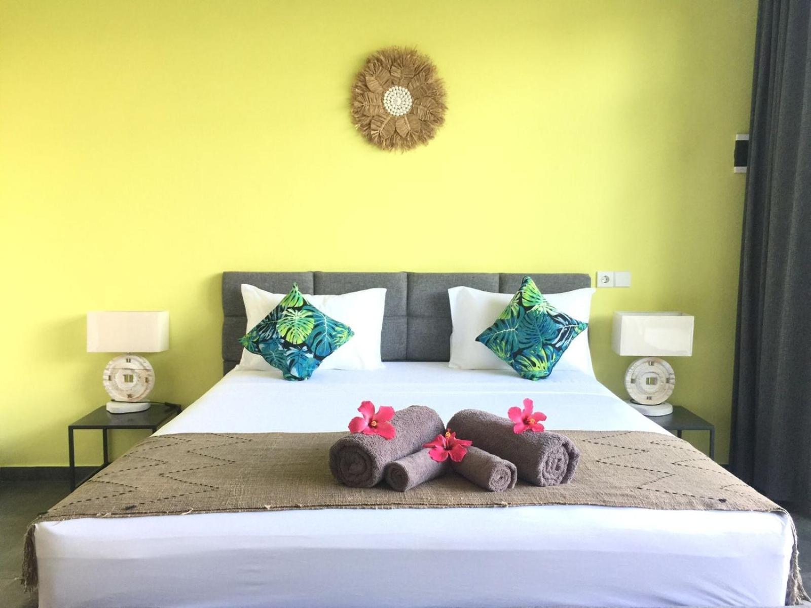 Double Room with Pool View - Photo 5