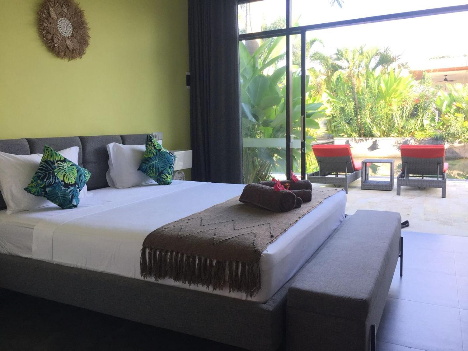 Double Room with Pool View - Photo 7
