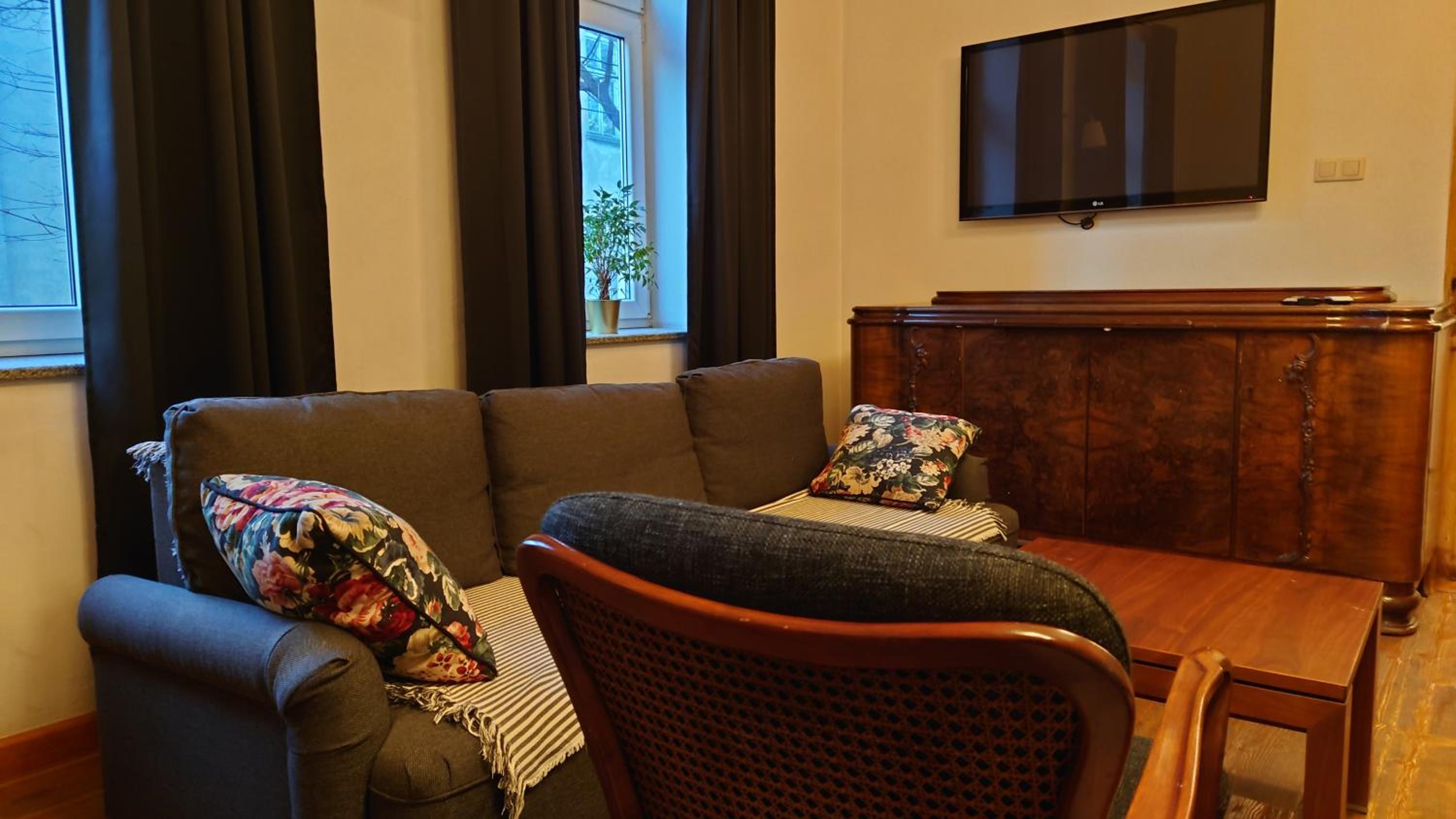 Apartment photo 2